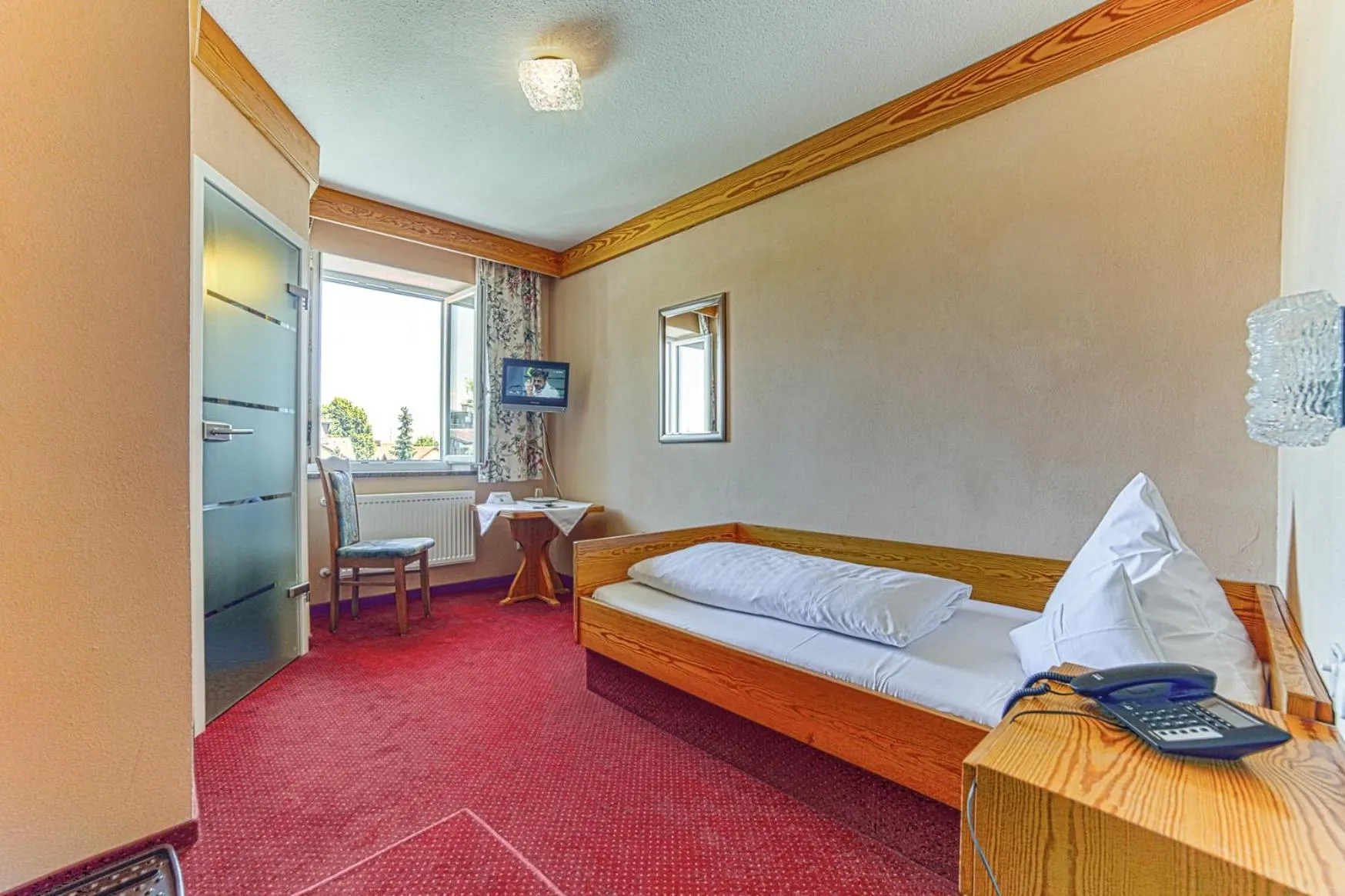 Photo of the whole room, Bed in Kneipp-Kurhotel Emilie