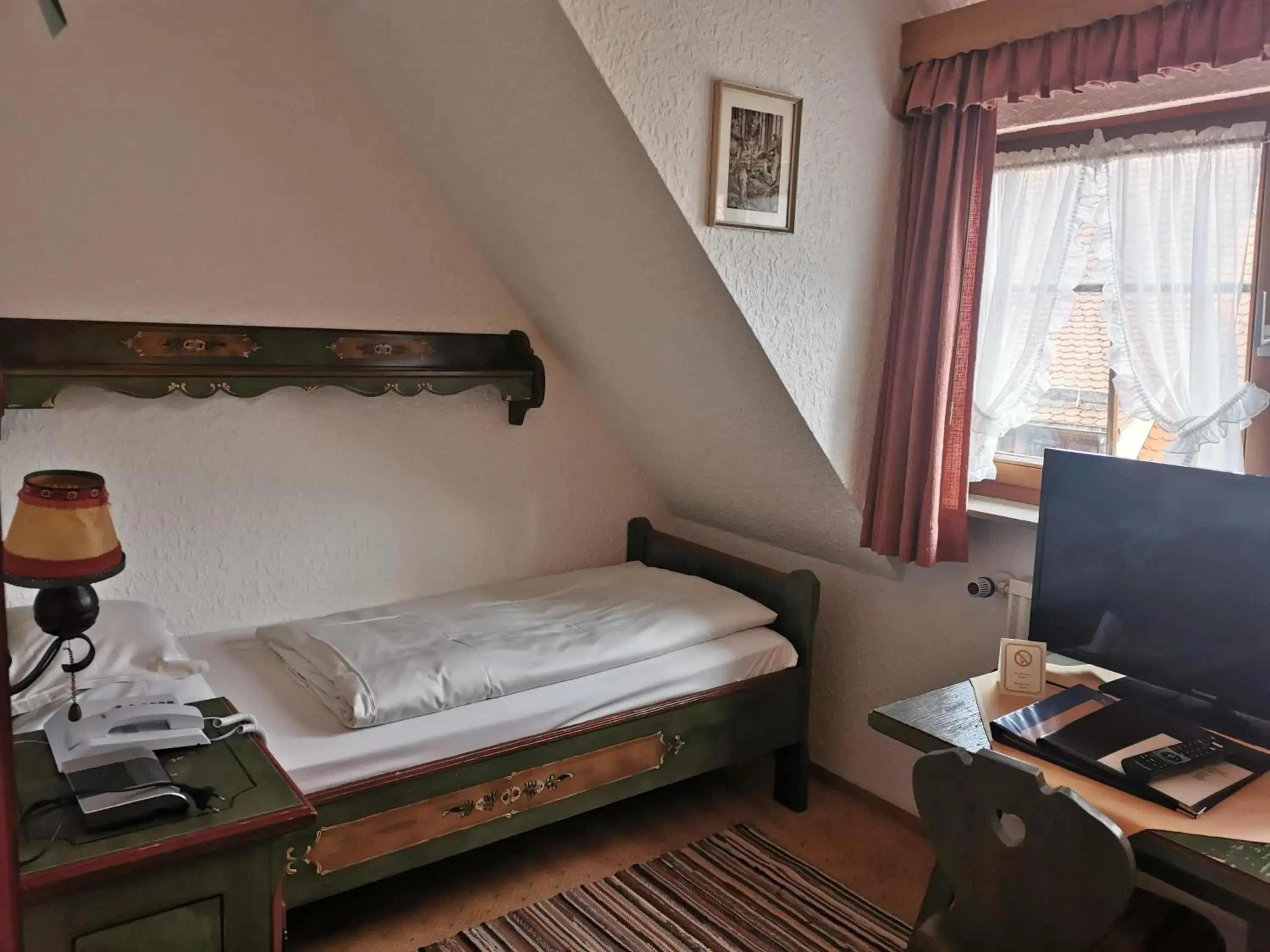 Bed in Tilman Riemenschneider Bed in Tilman Riemenschneider