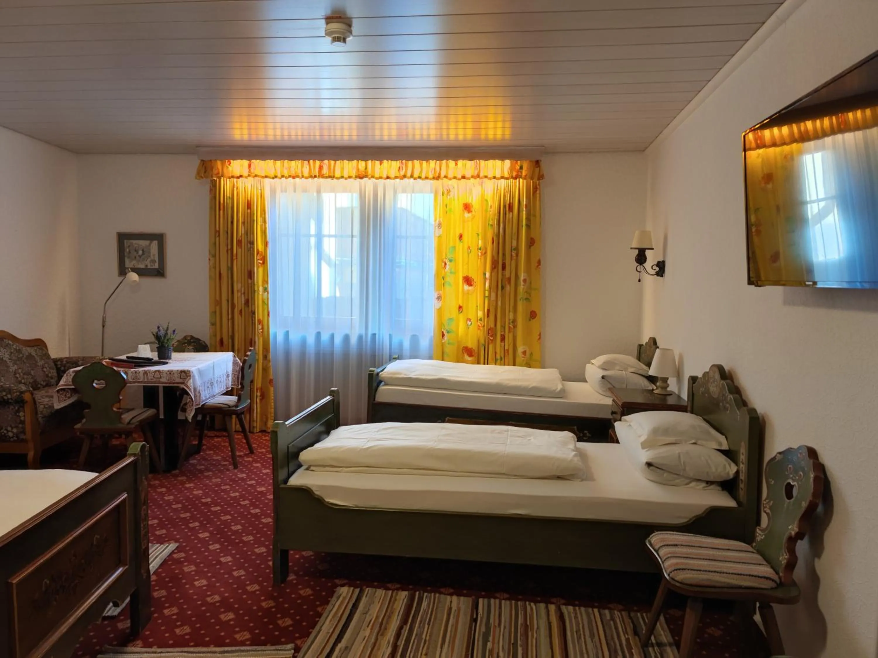 Photo of the whole room, Bed in Tilman Riemenschneider