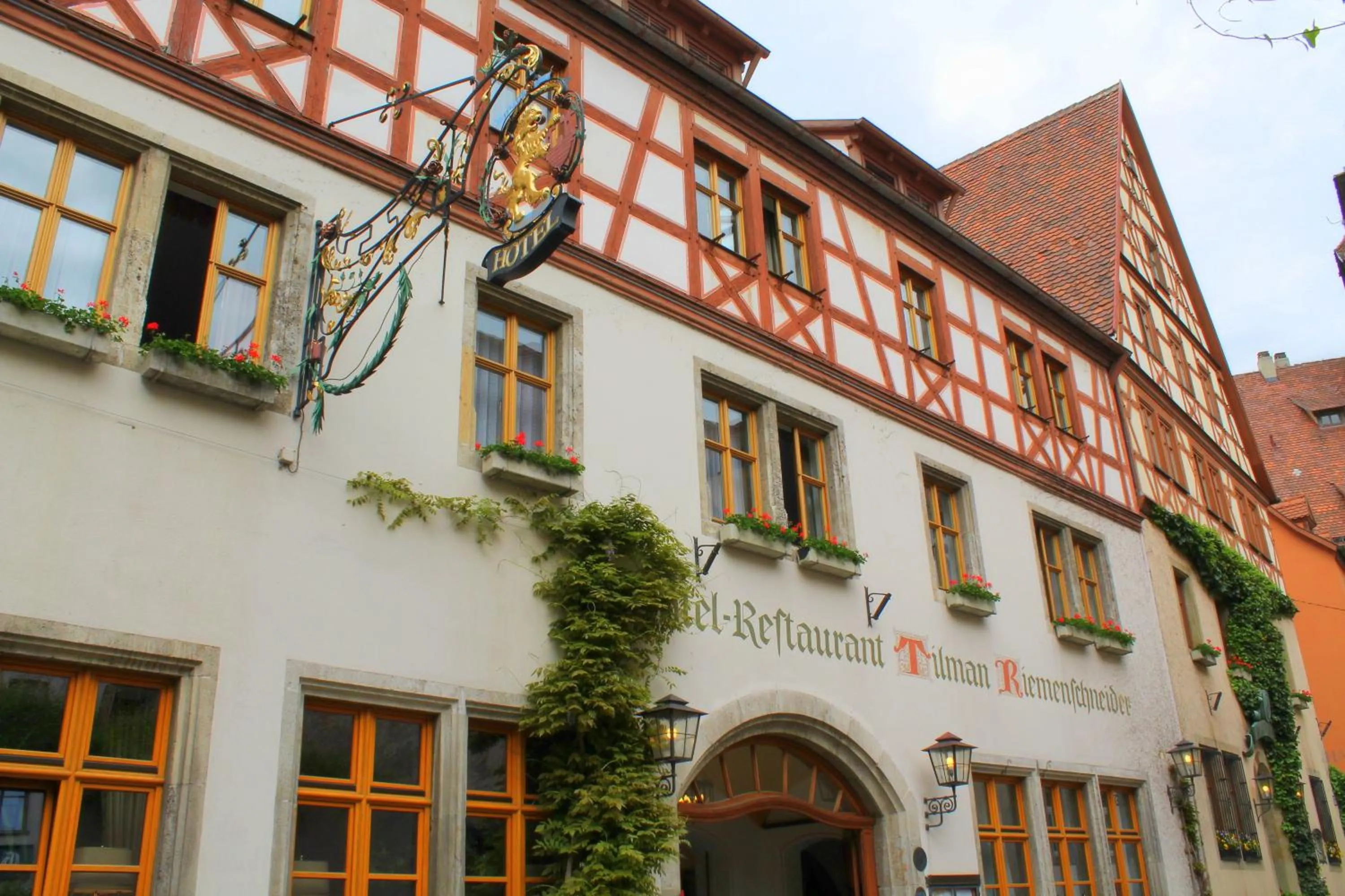 Facade/entrance in Tilman Riemenschneider