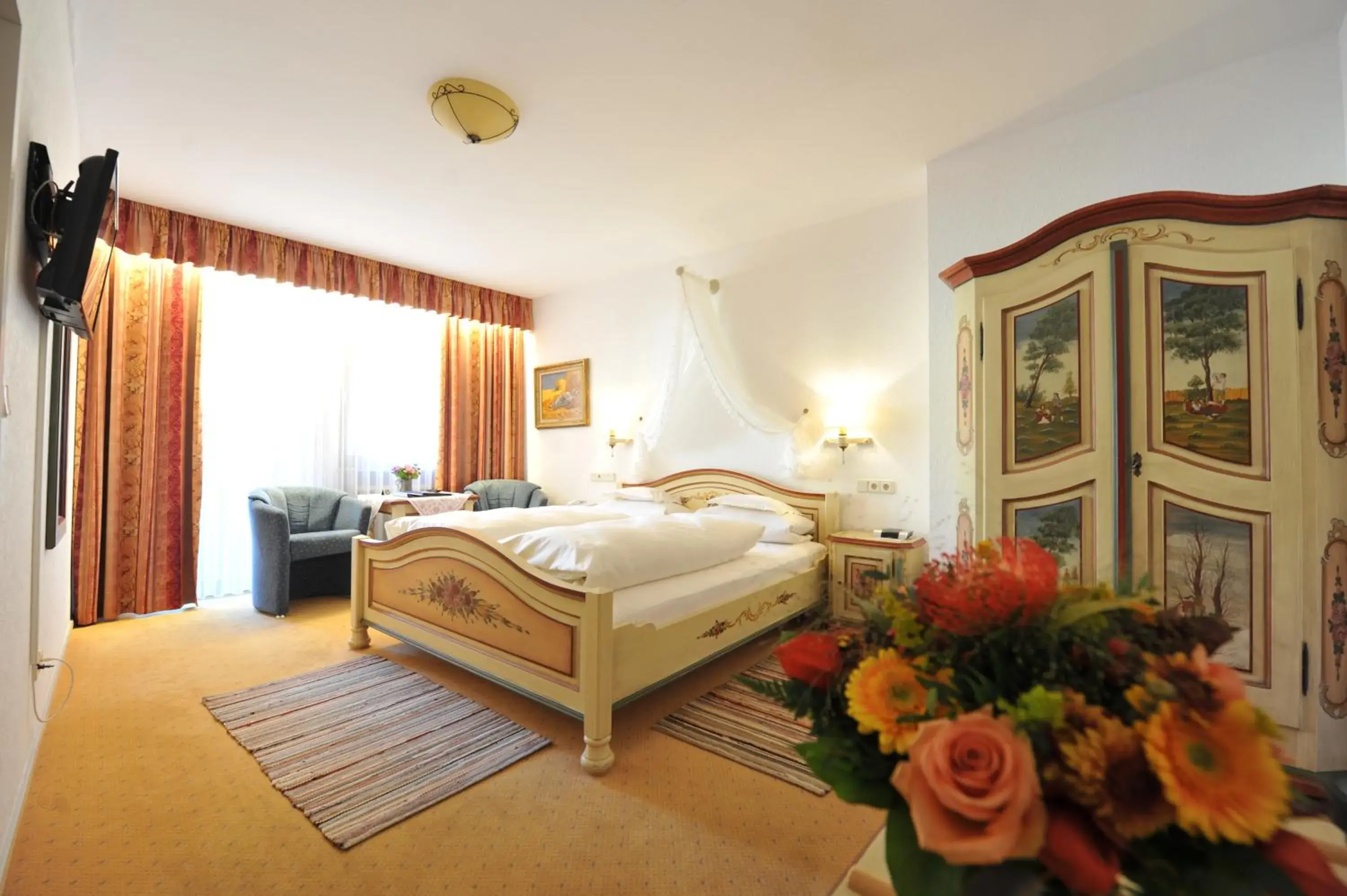 Photo of the whole room, Bed in Tilman Riemenschneider Photo of the whole room, Bed in Tilman Riemenschneider