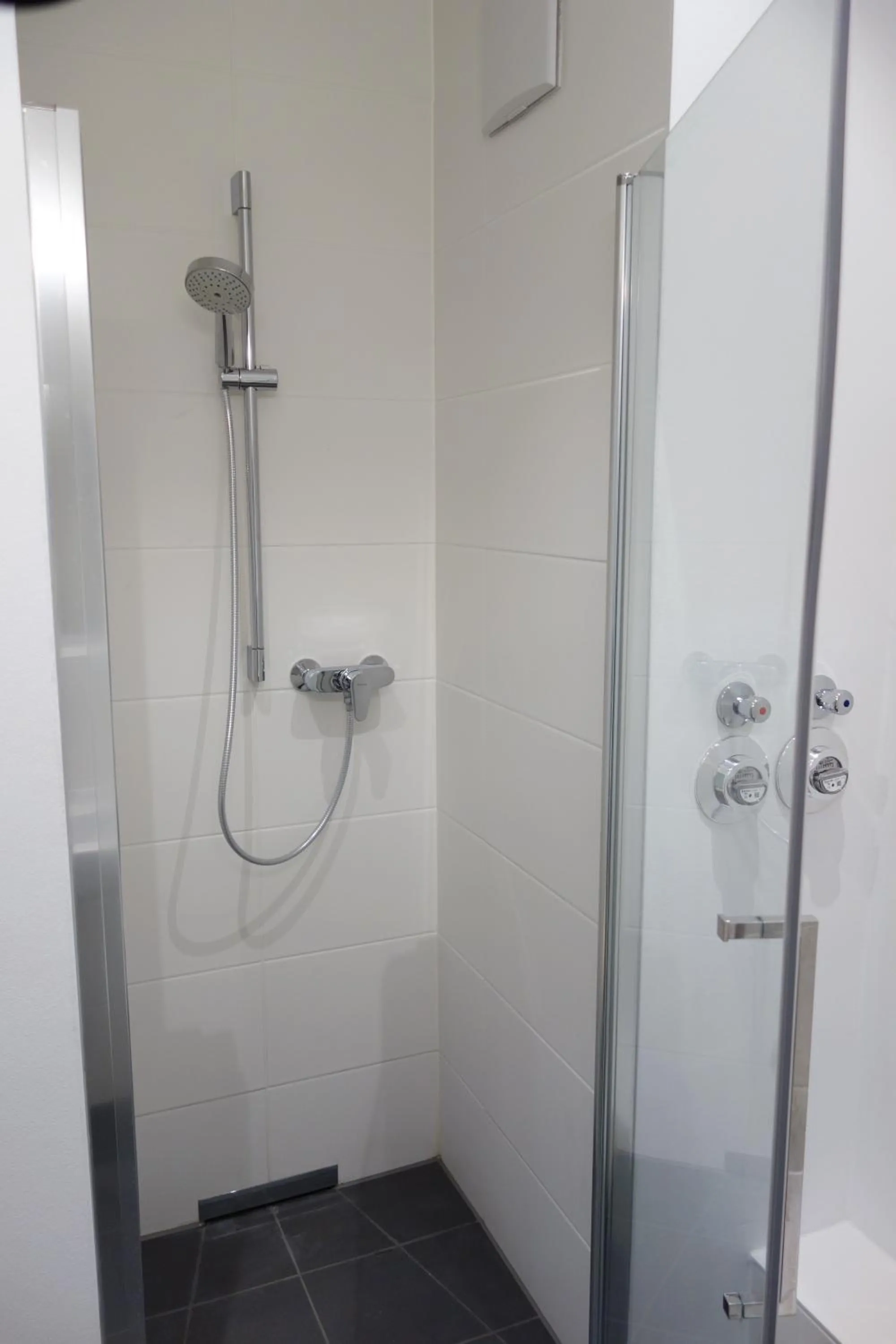 Shower in München-Riem my room Apartment an der Messe