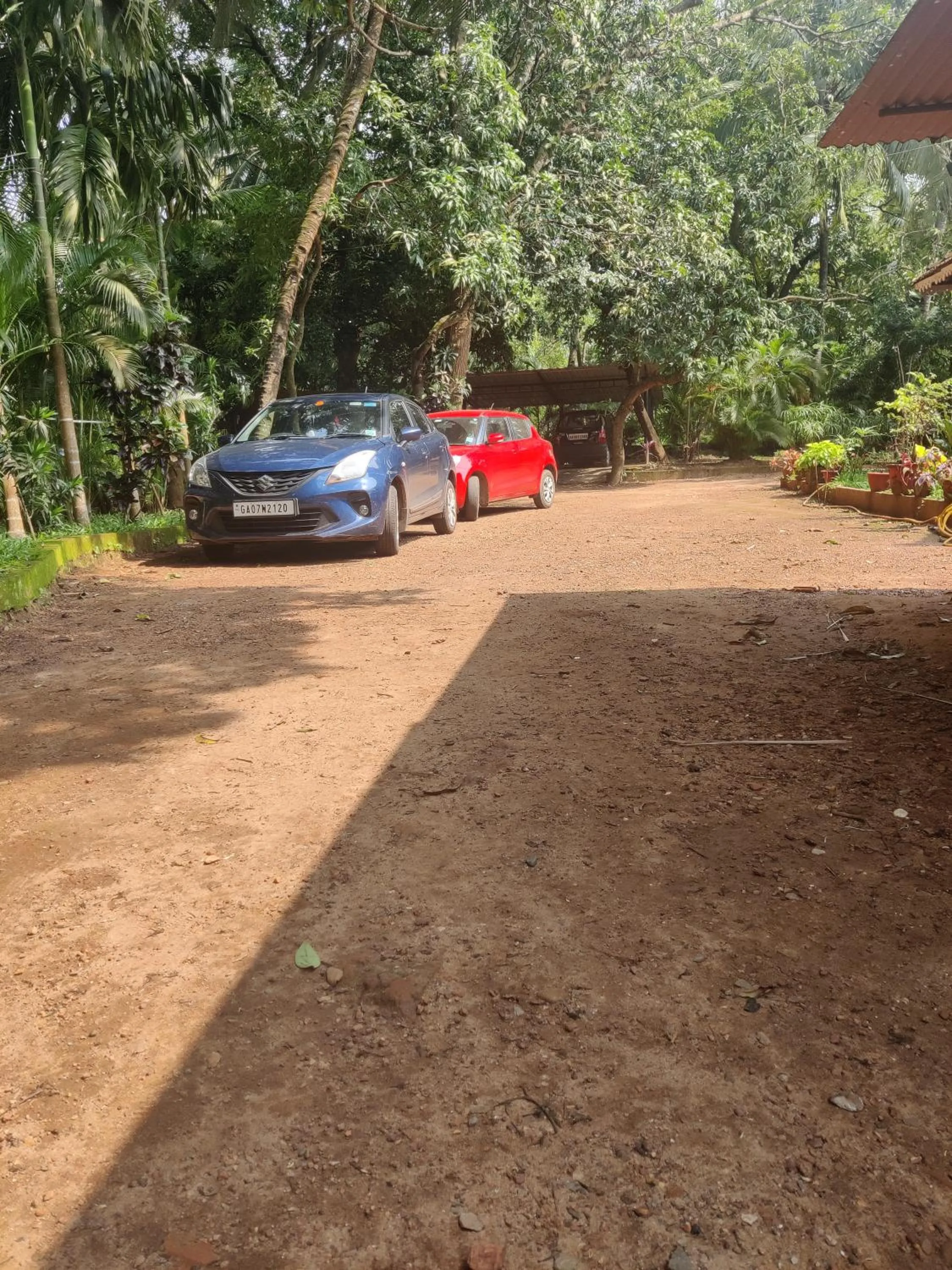 Parking in Villa Barbosa, 2 BHK Villa & Luxury Rooms near Colva, Sernabatim, Benaulim Beach