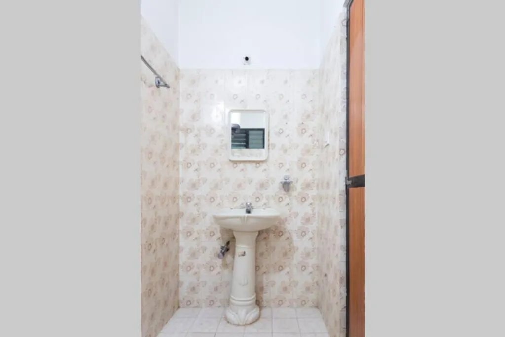 Bathroom in Villa Barbosa, 2 BHK Villa & Luxury Rooms near Colva, Sernabatim, Benaulim Beach