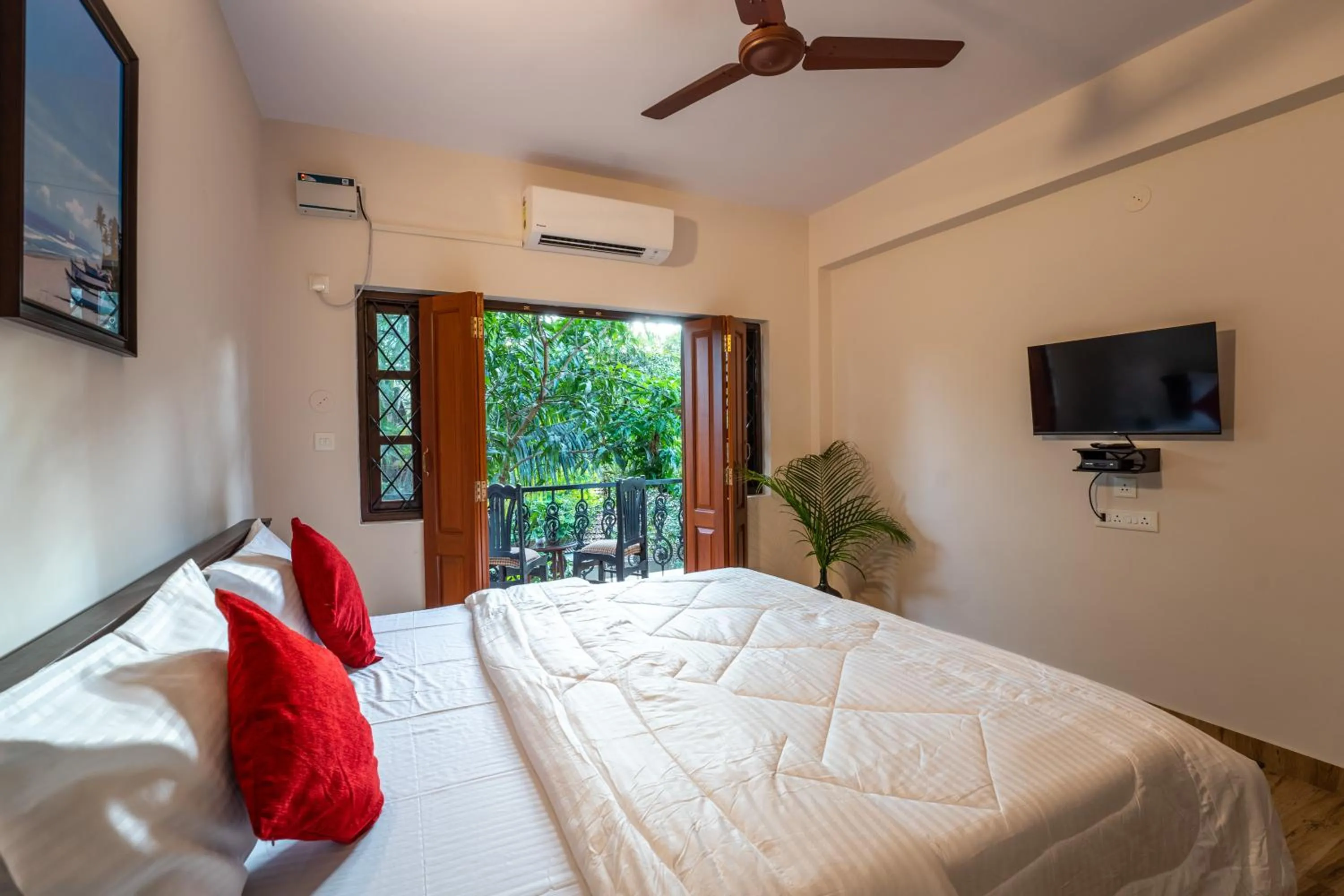 Bed in Villa Barbosa, 2 BHK Villa & Luxury Rooms near Colva, Sernabatim, Benaulim Beach