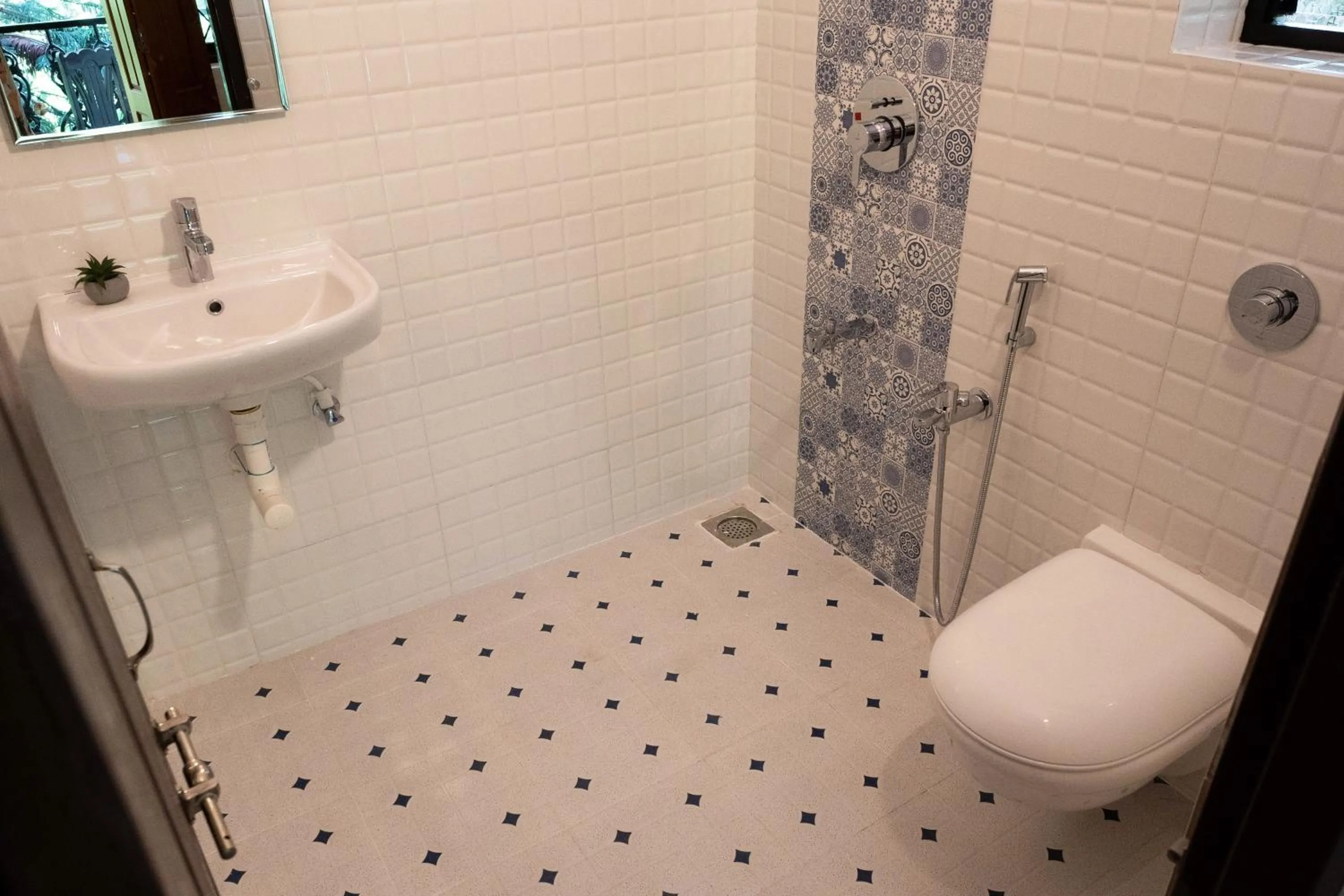 Bathroom in Villa Barbosa, 2 BHK Villa & Luxury Rooms near Colva, Sernabatim, Benaulim Beach