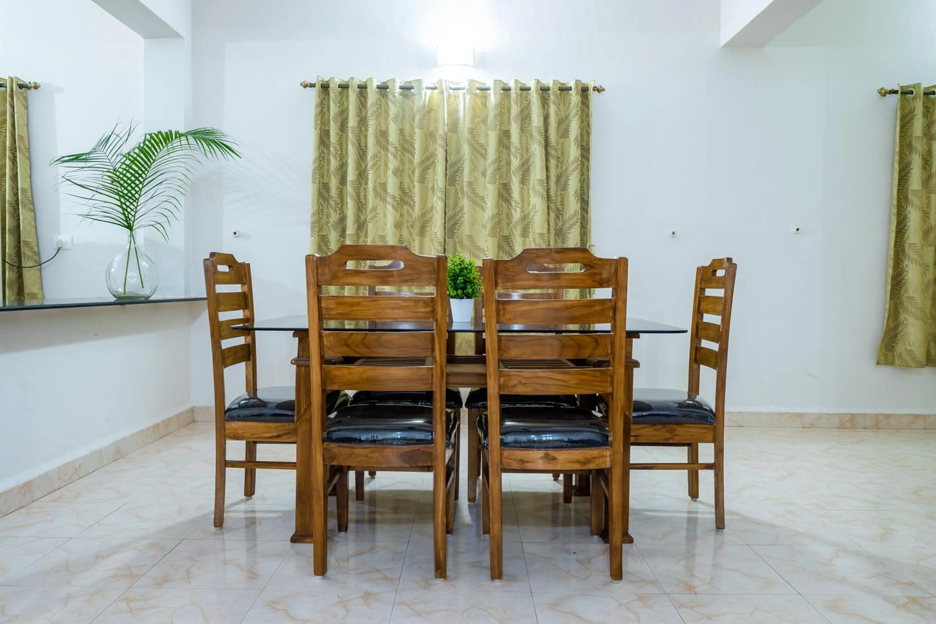 Dining area in Villa Barbosa, 2 BHK Villa & Luxury Rooms near Colva, Sernabatim, Benaulim Beach