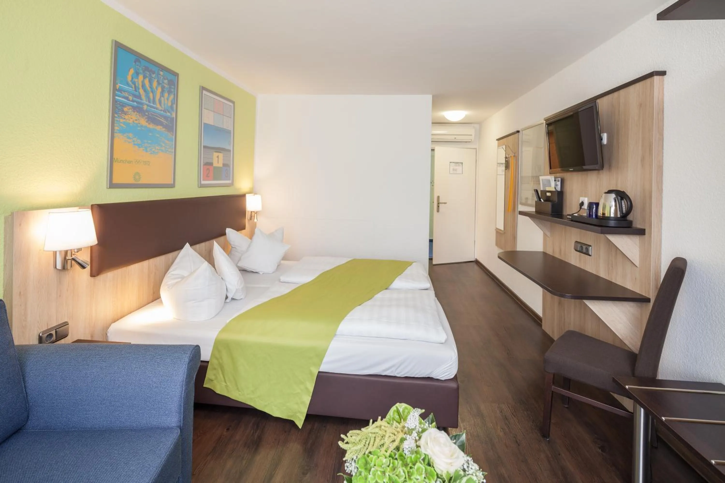 Photo of the whole room, Bed in Hotel Blauer Karpfen