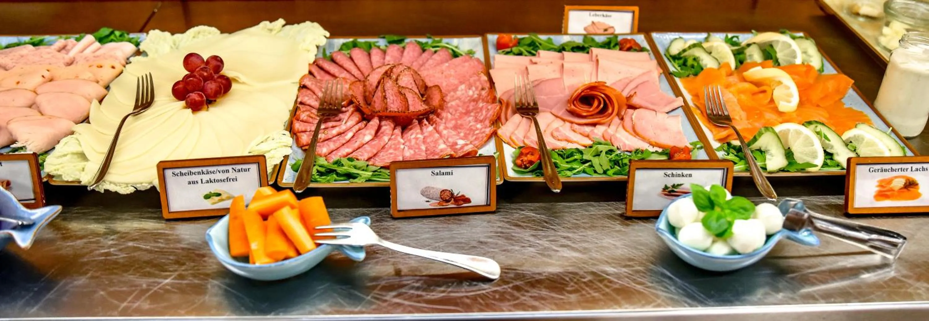 Buffet breakfast in Hotel Blauer Karpfen