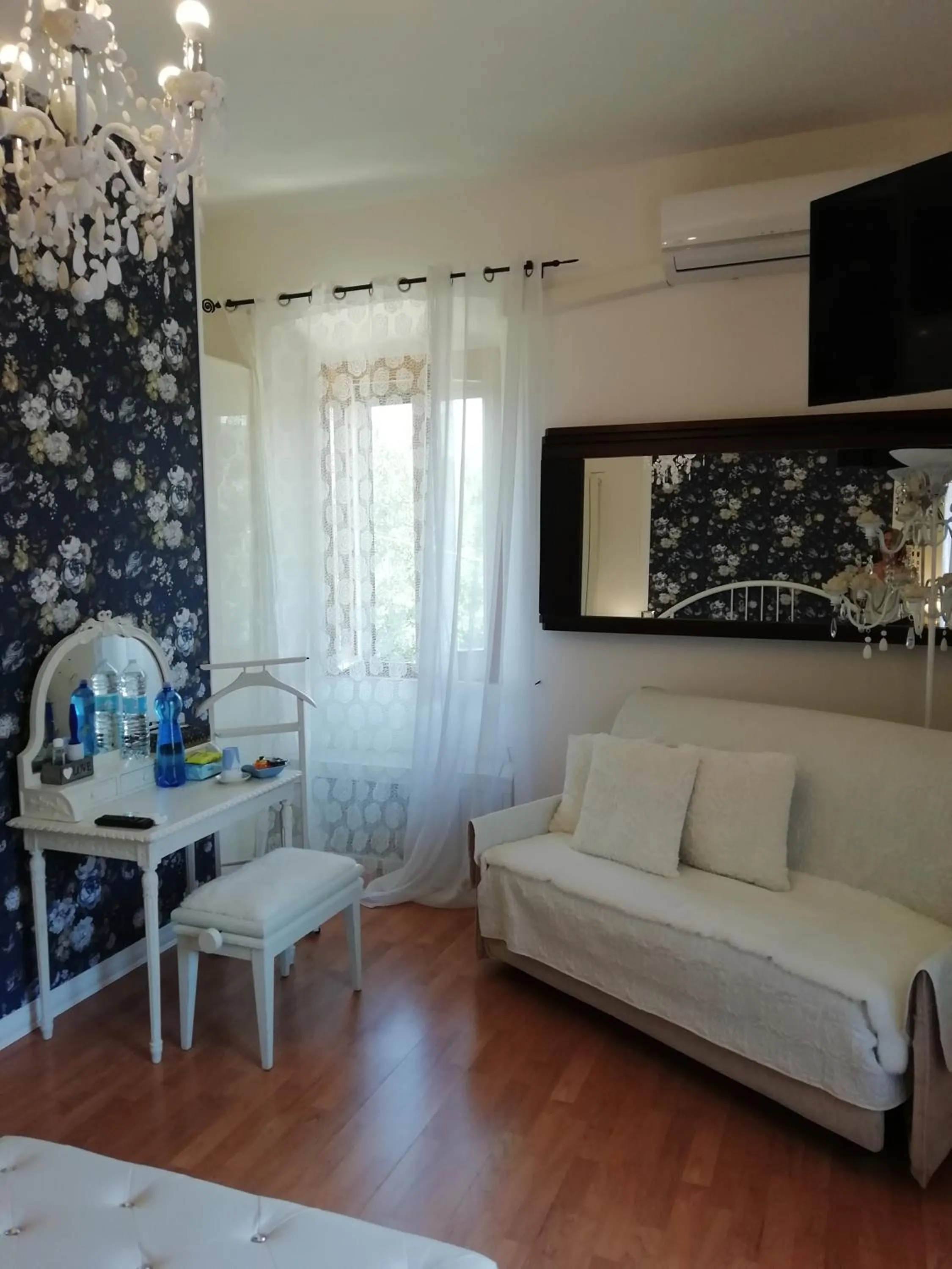 Internal: Not applicable to any particular room in Le Pinelle