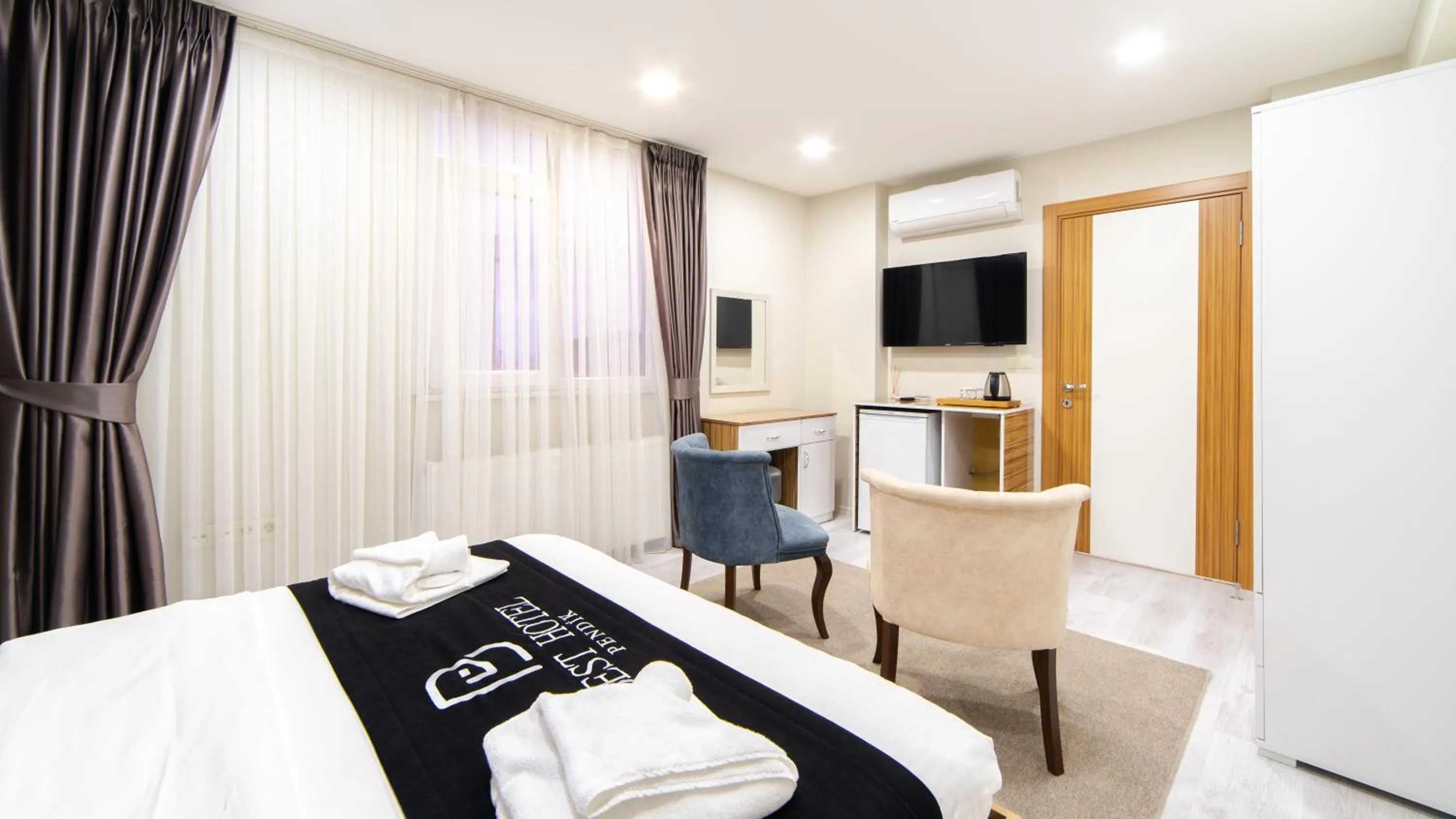 Seating area, Bed in Best Hotel Pendik