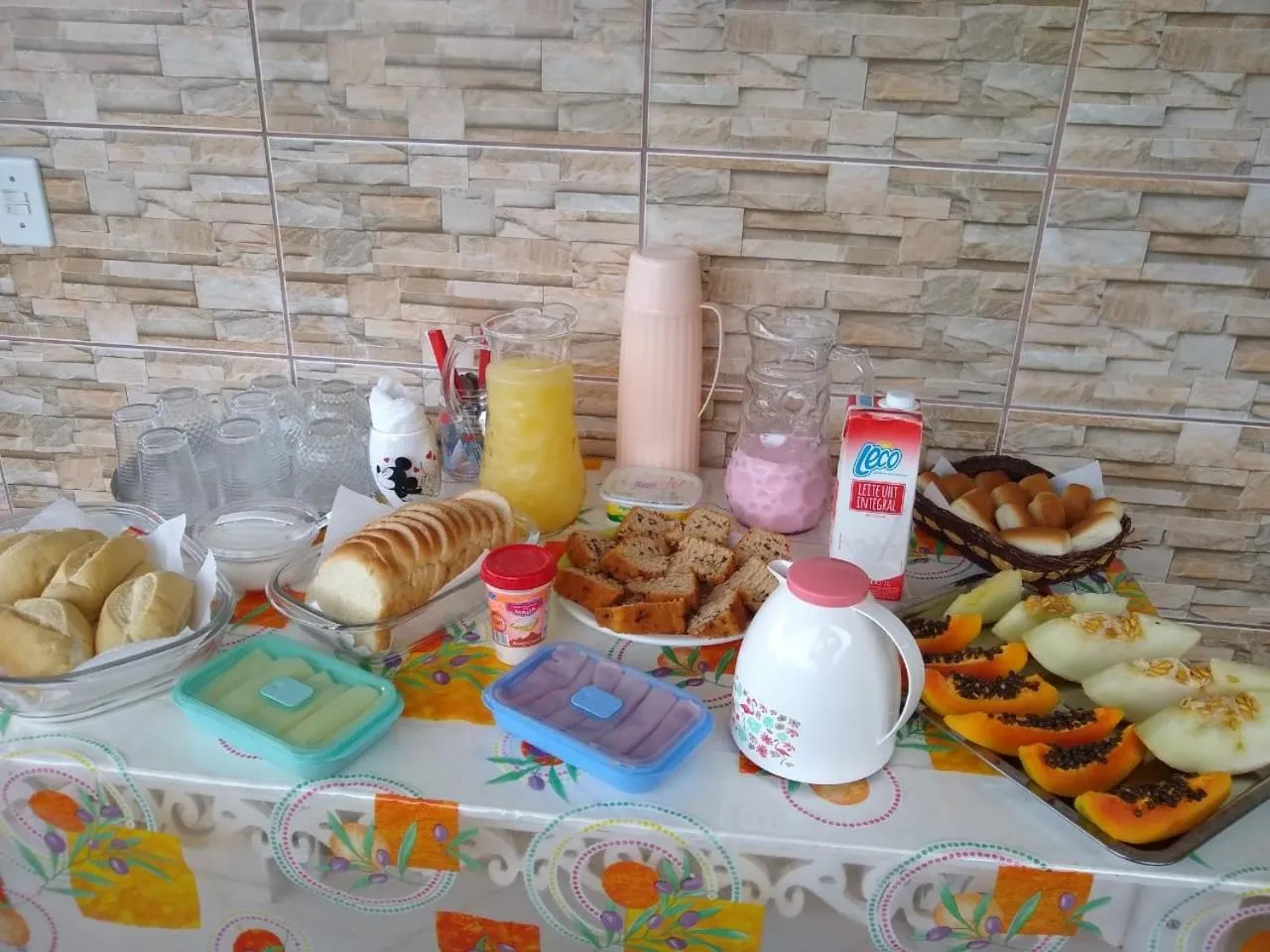 Buffet breakfast in Suítes Carla e Carol