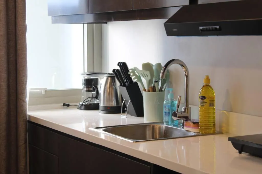 A2J Luxury BGC Balcony Suite Near SM AURA Taguig