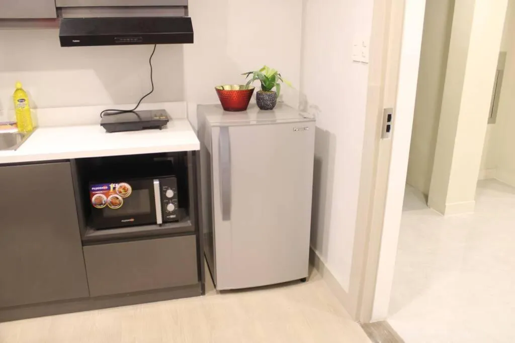 A2J Luxury BGC Balcony Suite Near SM AURA Taguig