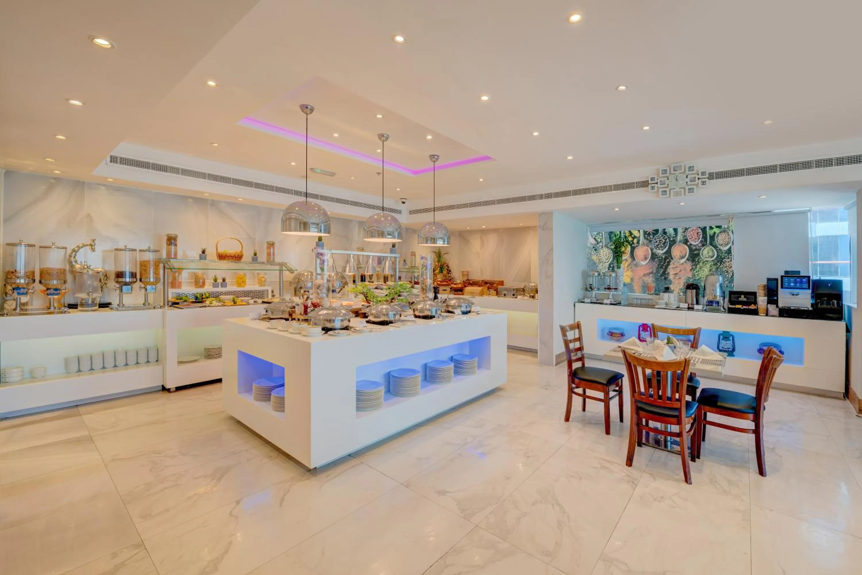 Restaurant/places to eat in Hawthorn Suites by Wyndham Abu Dhabi City Center