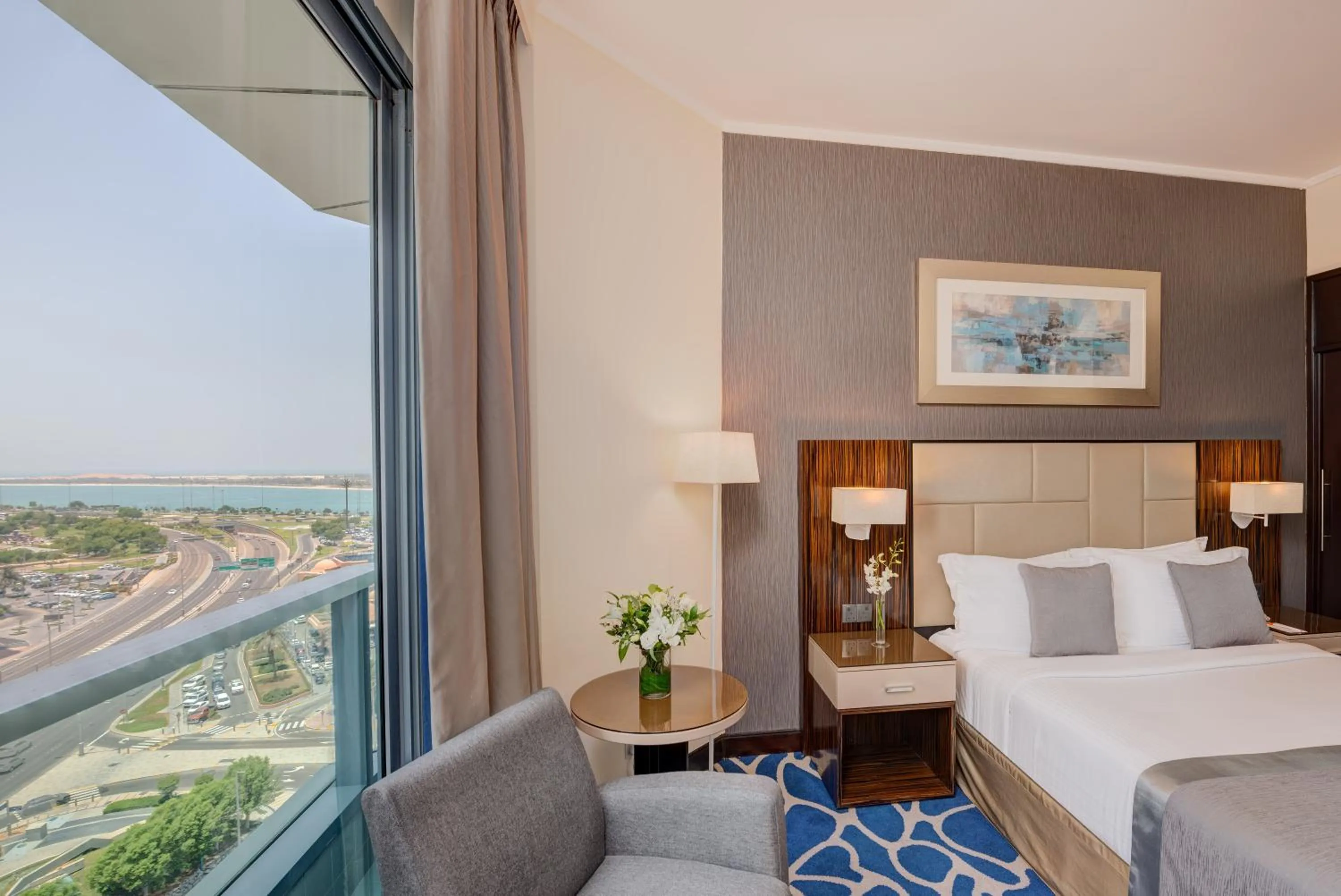 View (from property/room), Bed in Hawthorn Suites by Wyndham Abu Dhabi City Center