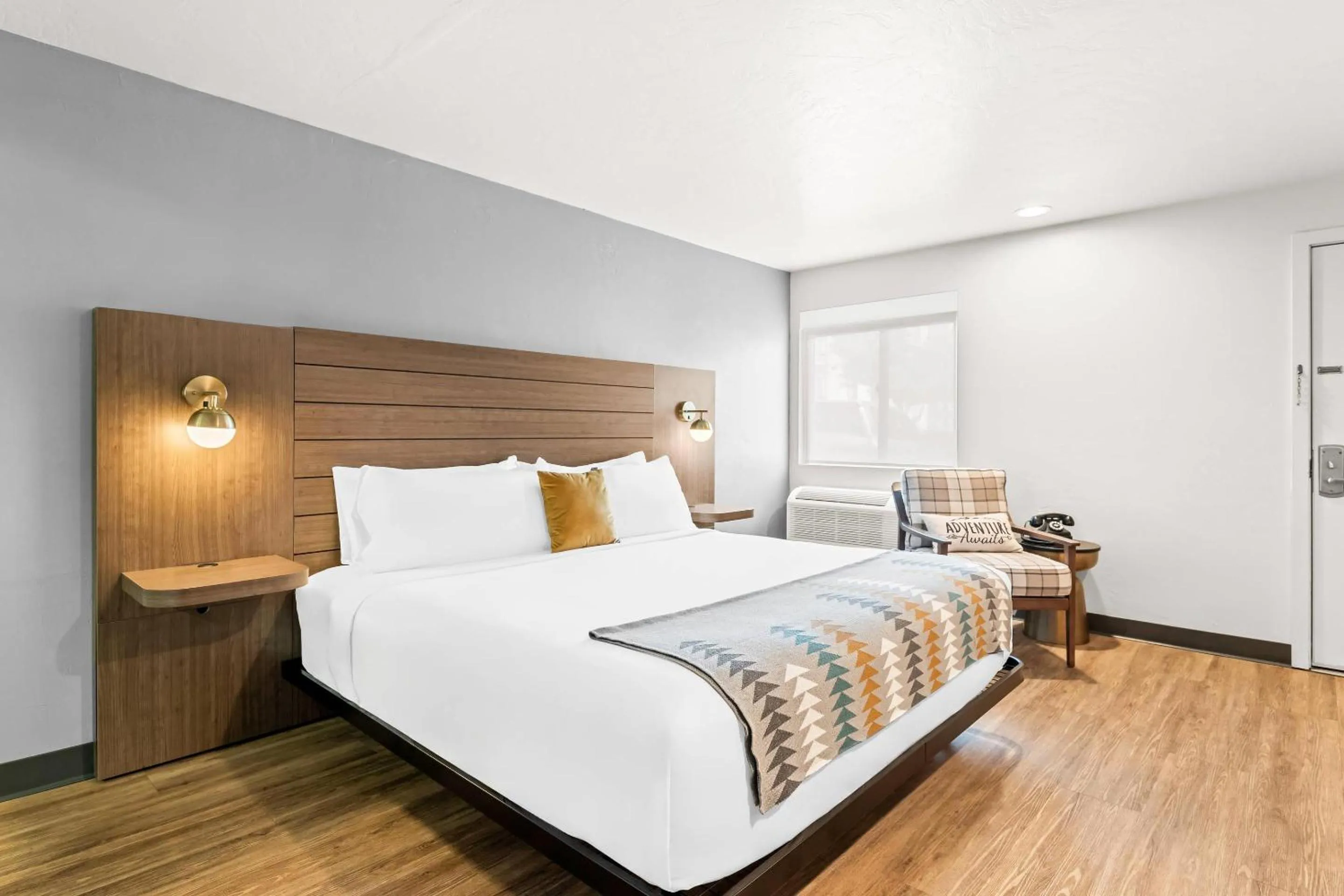 Bedroom, Bed in Maverick Hotel Eugene Near University, an Ascend Collection Hotel