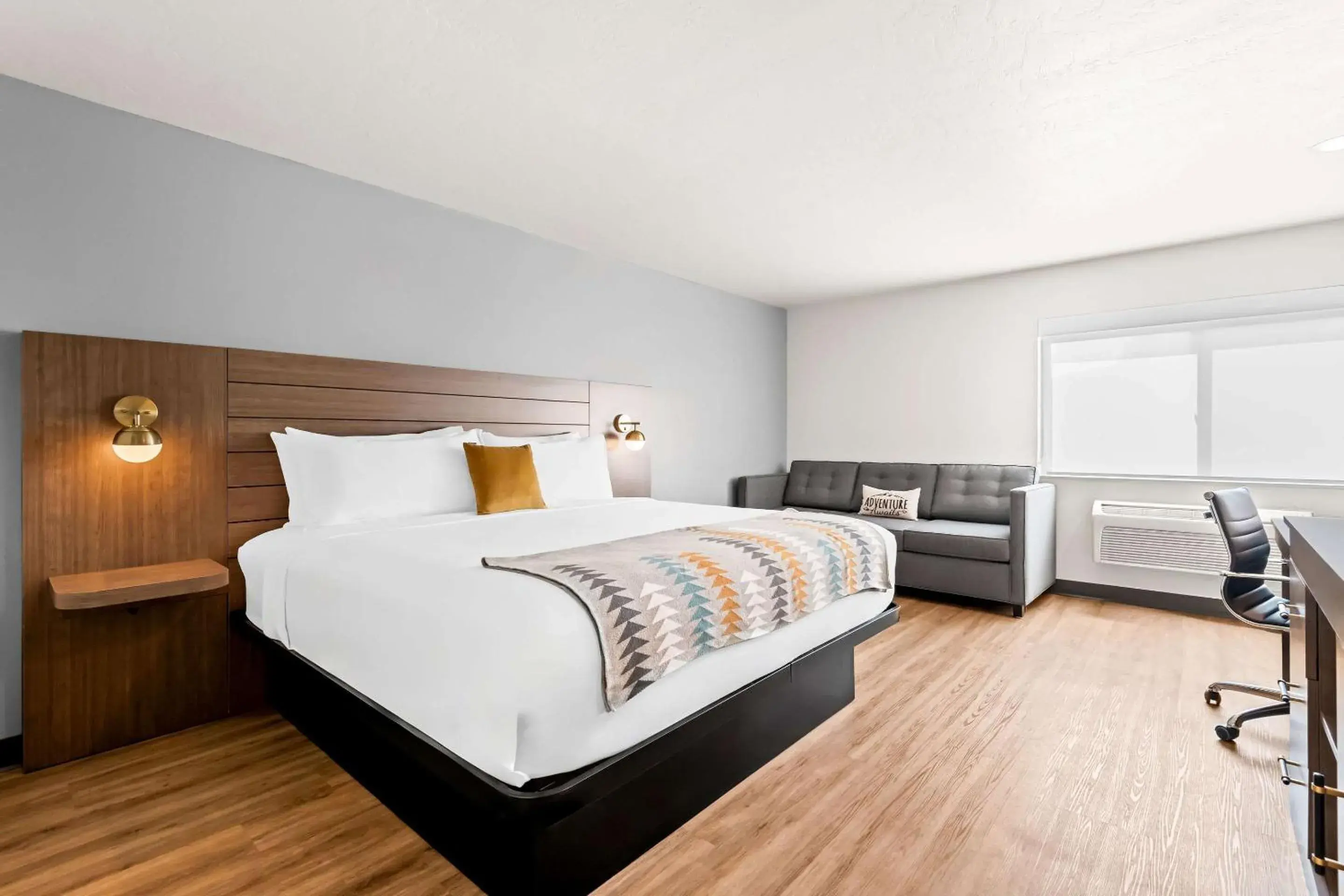 Bedroom, Bed in Maverick Hotel Eugene Near University, an Ascend Collection Hotel Bedroom, Bed in Maverick Hotel Eugene Near University, an Ascend Collection Hotel