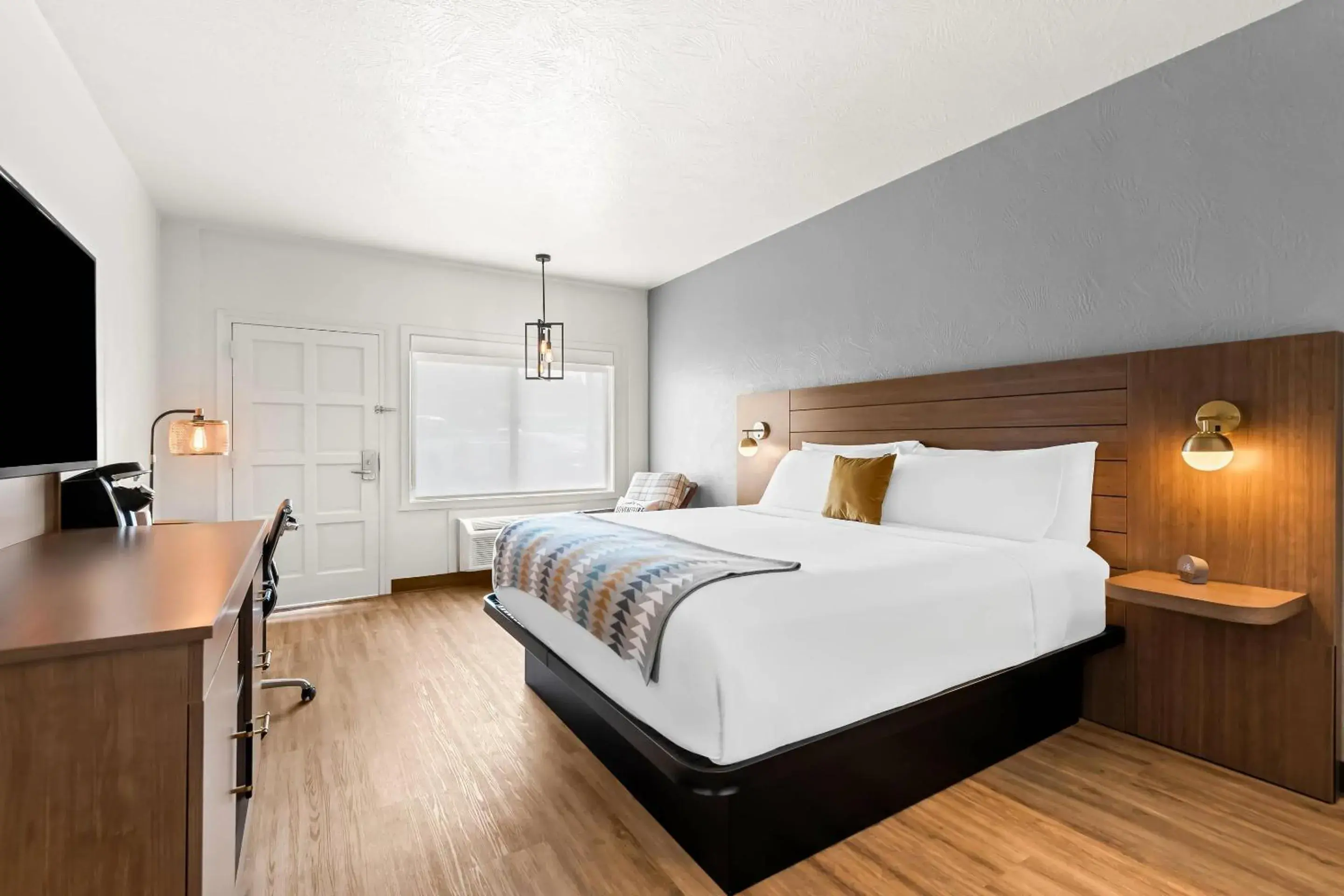 Bedroom, Bed in Maverick Hotel Eugene Near University, an Ascend Collection Hotel Bedroom, Bed in Maverick Hotel Eugene Near University, an Ascend Collection Hotel