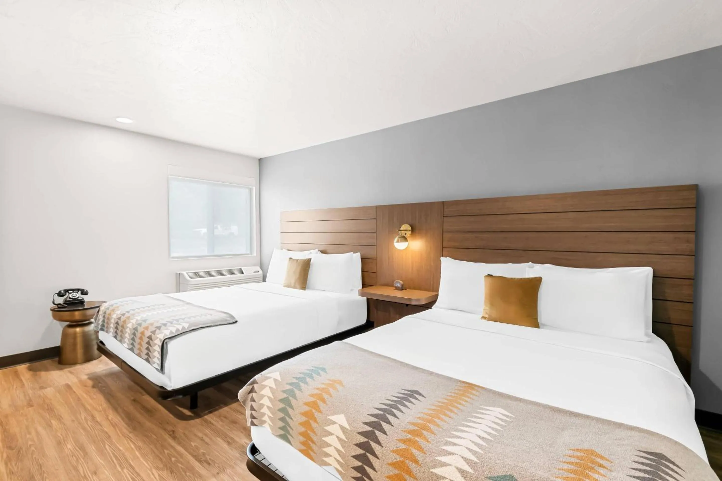 Bedroom, Bed in Maverick Hotel Eugene Near University, an Ascend Collection Hotel