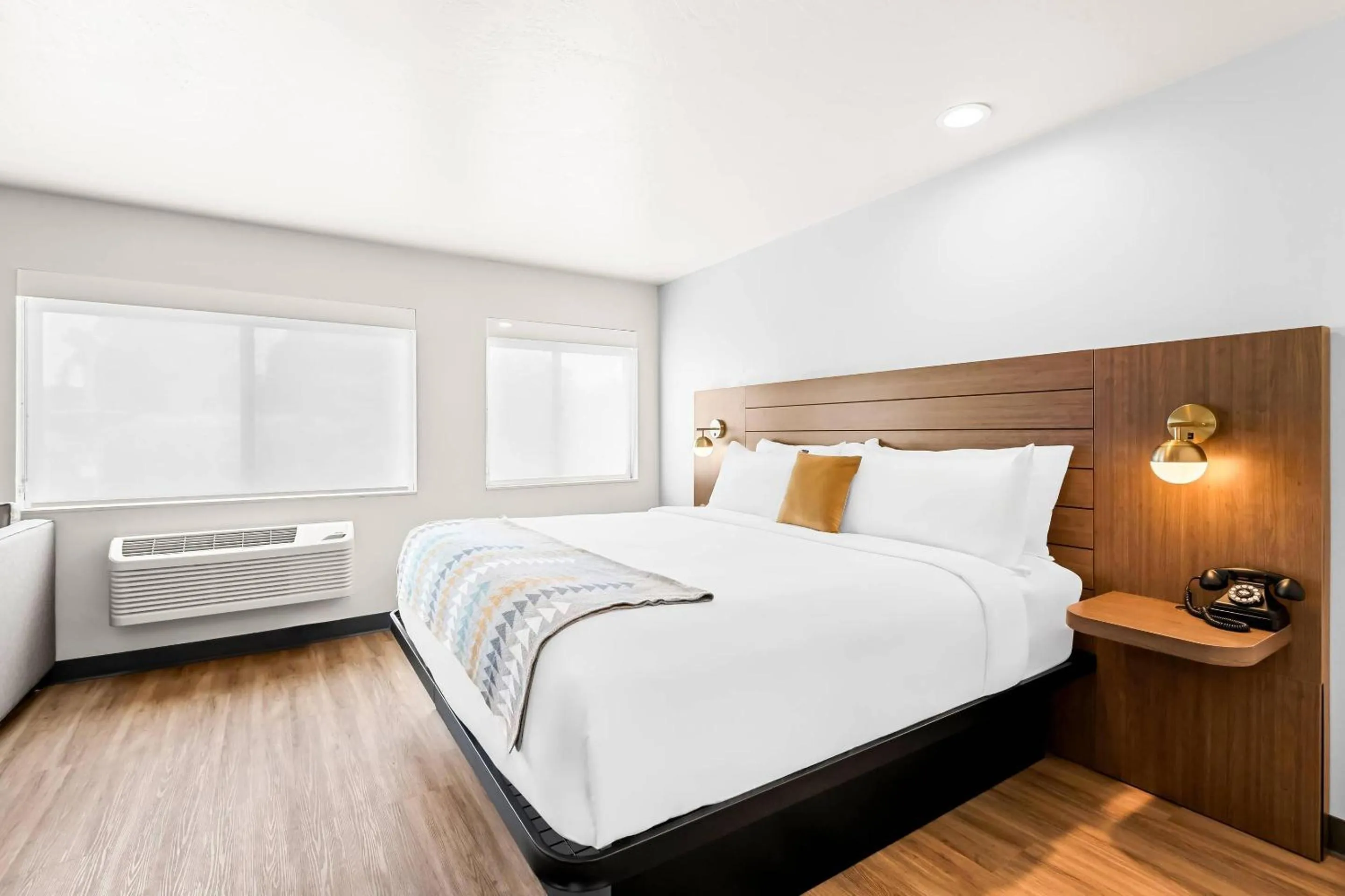 Bedroom, Bed in Maverick Hotel Eugene Near University, an Ascend Collection Hotel