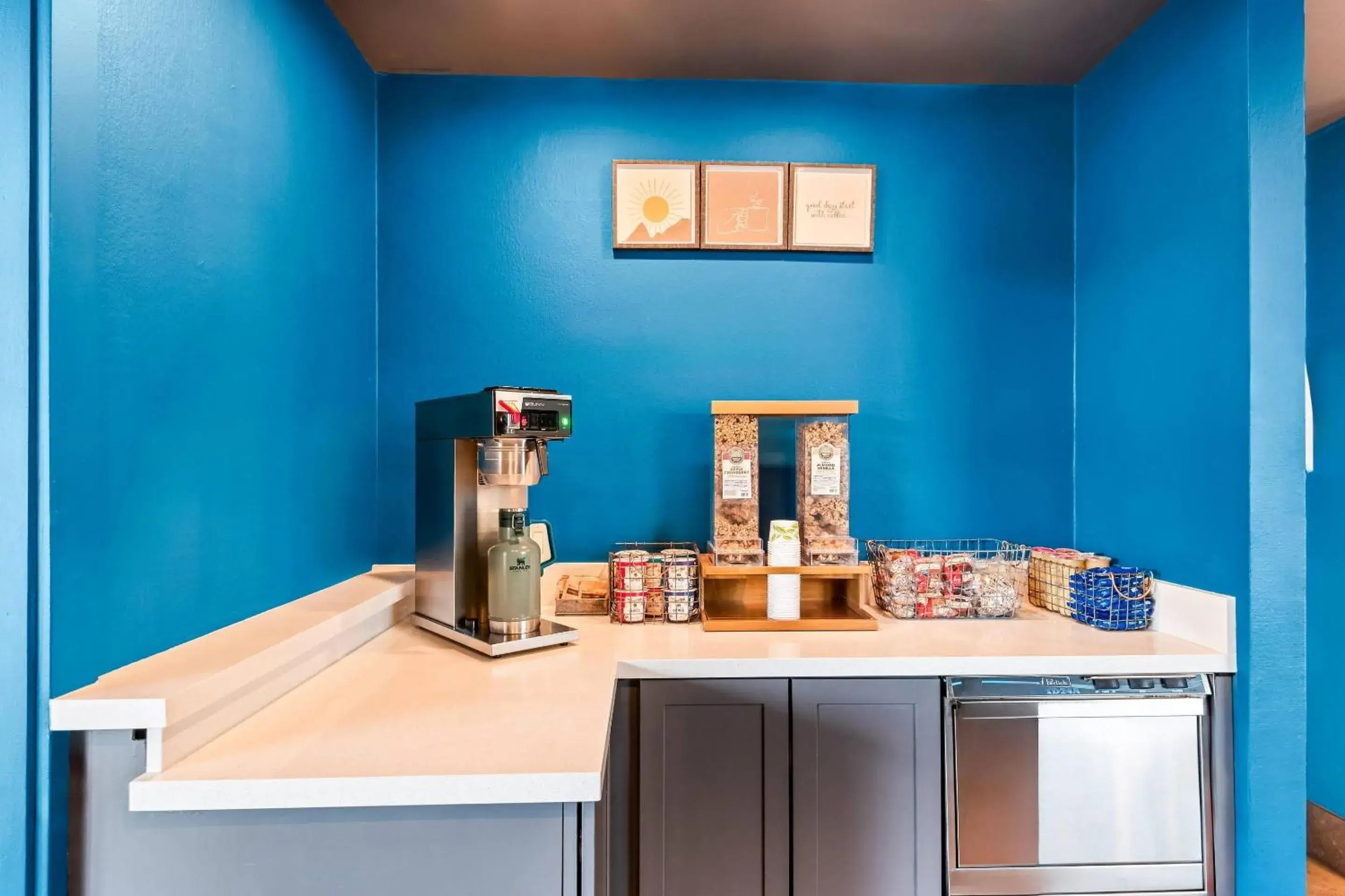 Breakfast in Maverick Hotel Eugene Near University, an Ascend Collection Hotel Breakfast in Maverick Hotel Eugene Near University, an Ascend Collection Hotel