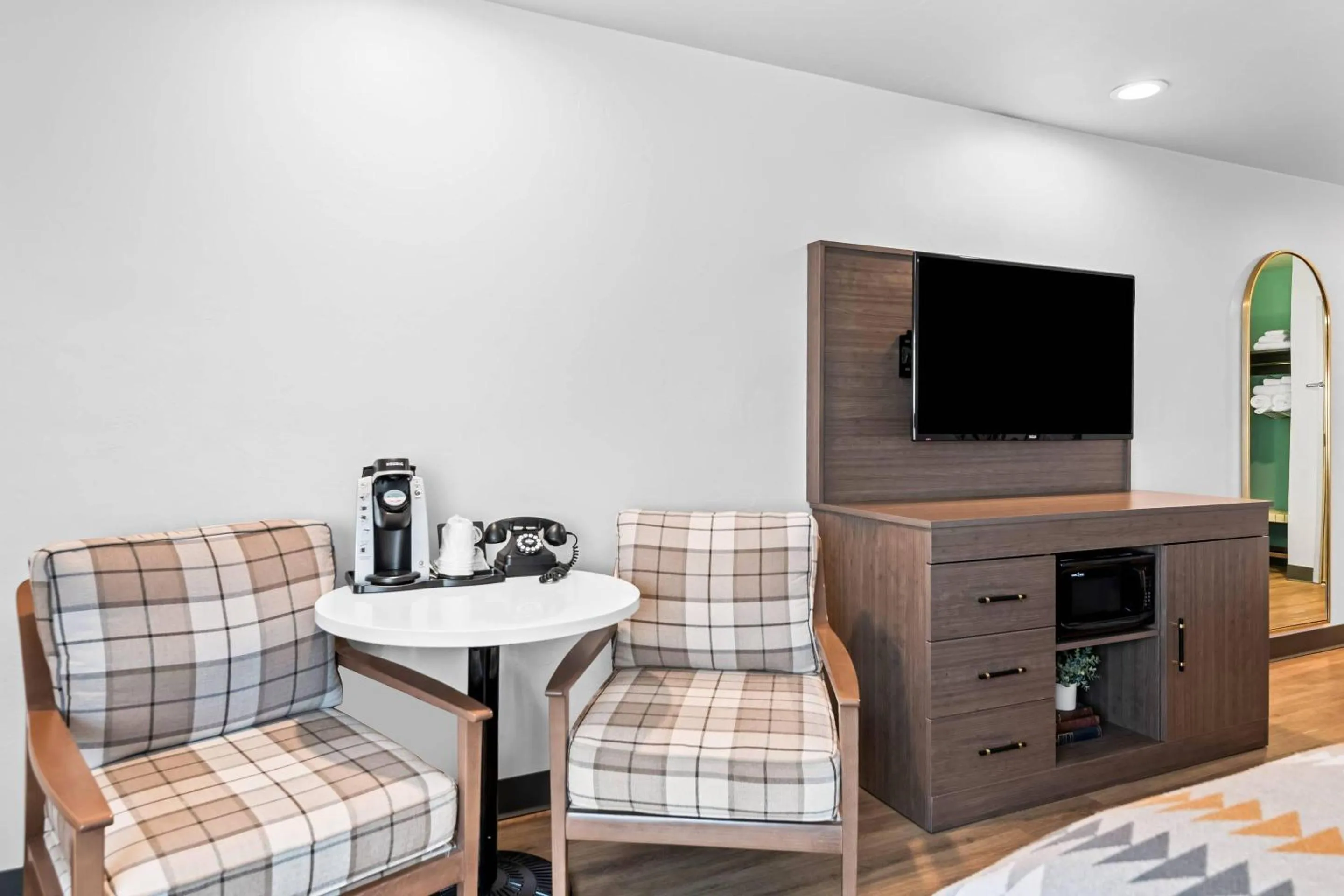 Bedroom in Maverick Hotel Eugene Near University, an Ascend Collection Hotel