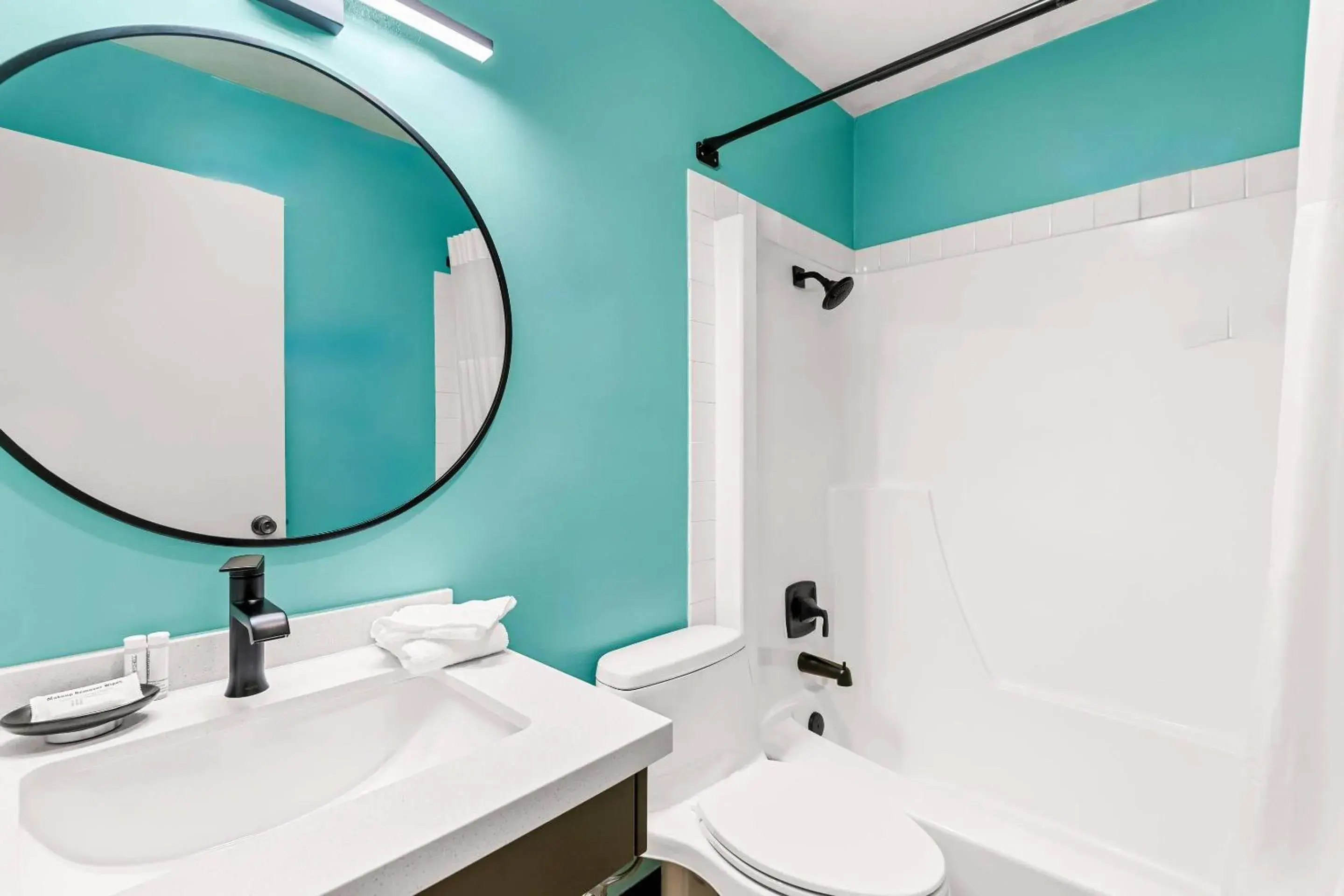 Bedroom in Maverick Hotel Eugene Near University, an Ascend Collection Hotel Bedroom in Maverick Hotel Eugene Near University, an Ascend Collection Hotel