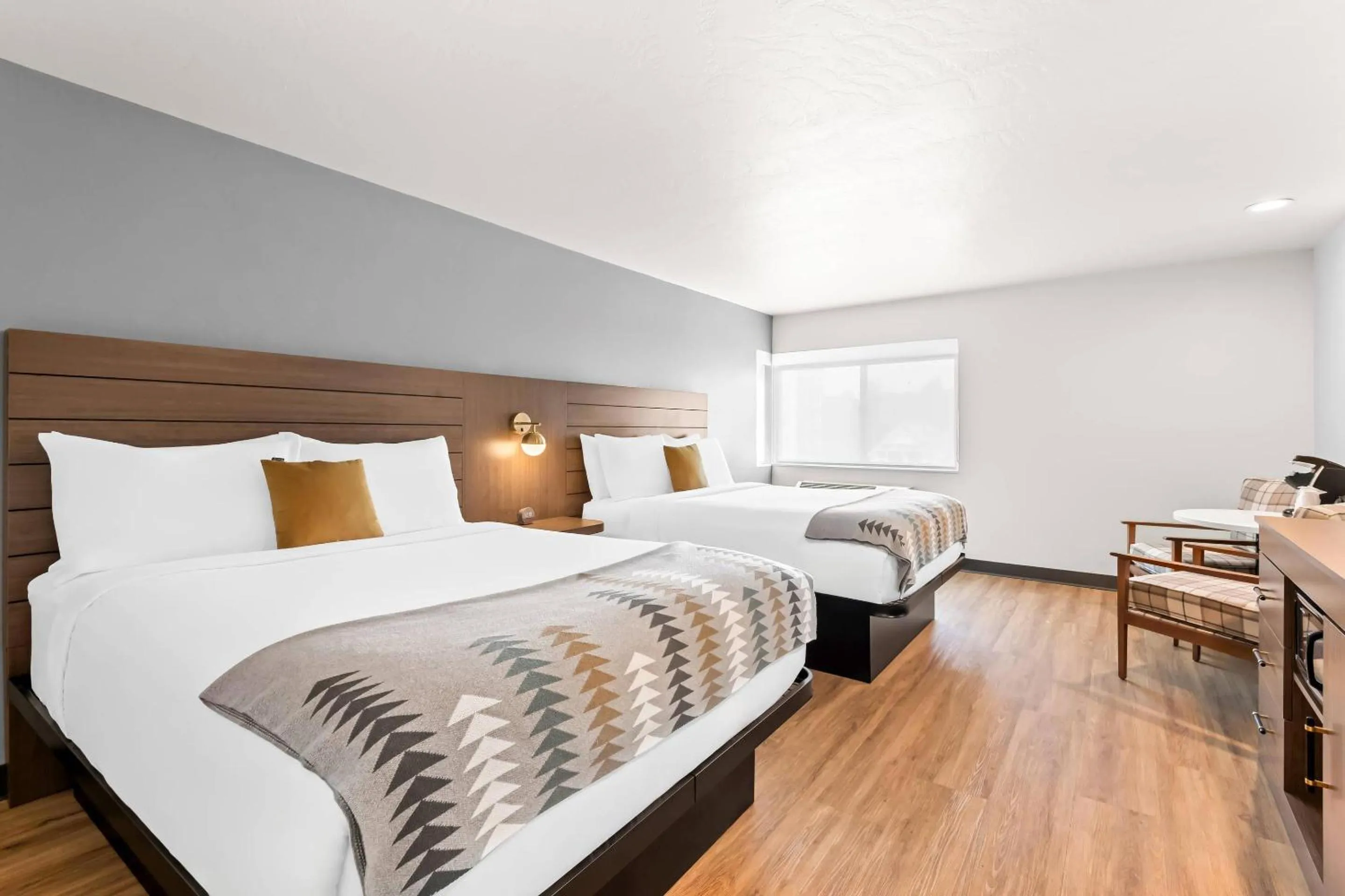 Bedroom, Bed in Maverick Hotel Eugene Near University, an Ascend Collection Hotel