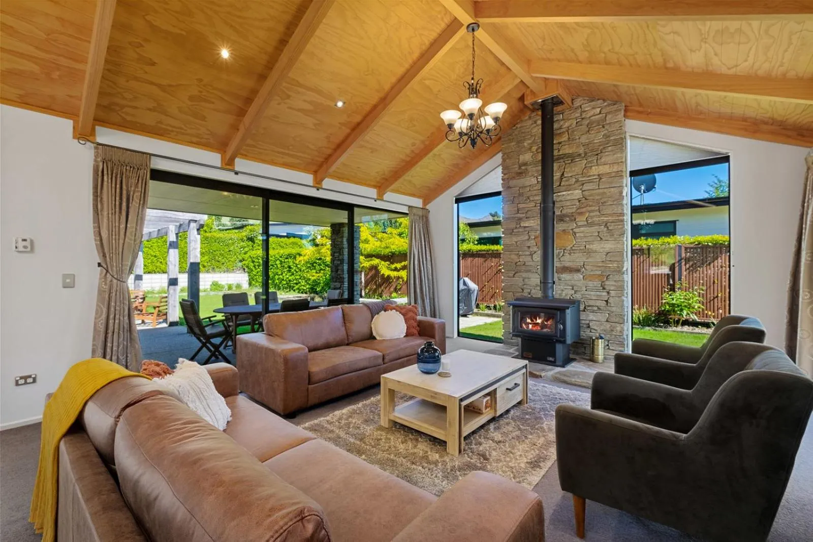 Roys Bay Lodge - Wanaka Holiday Home