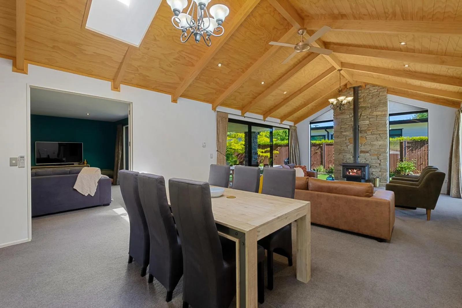 Roys Bay Lodge - Wanaka Holiday Home