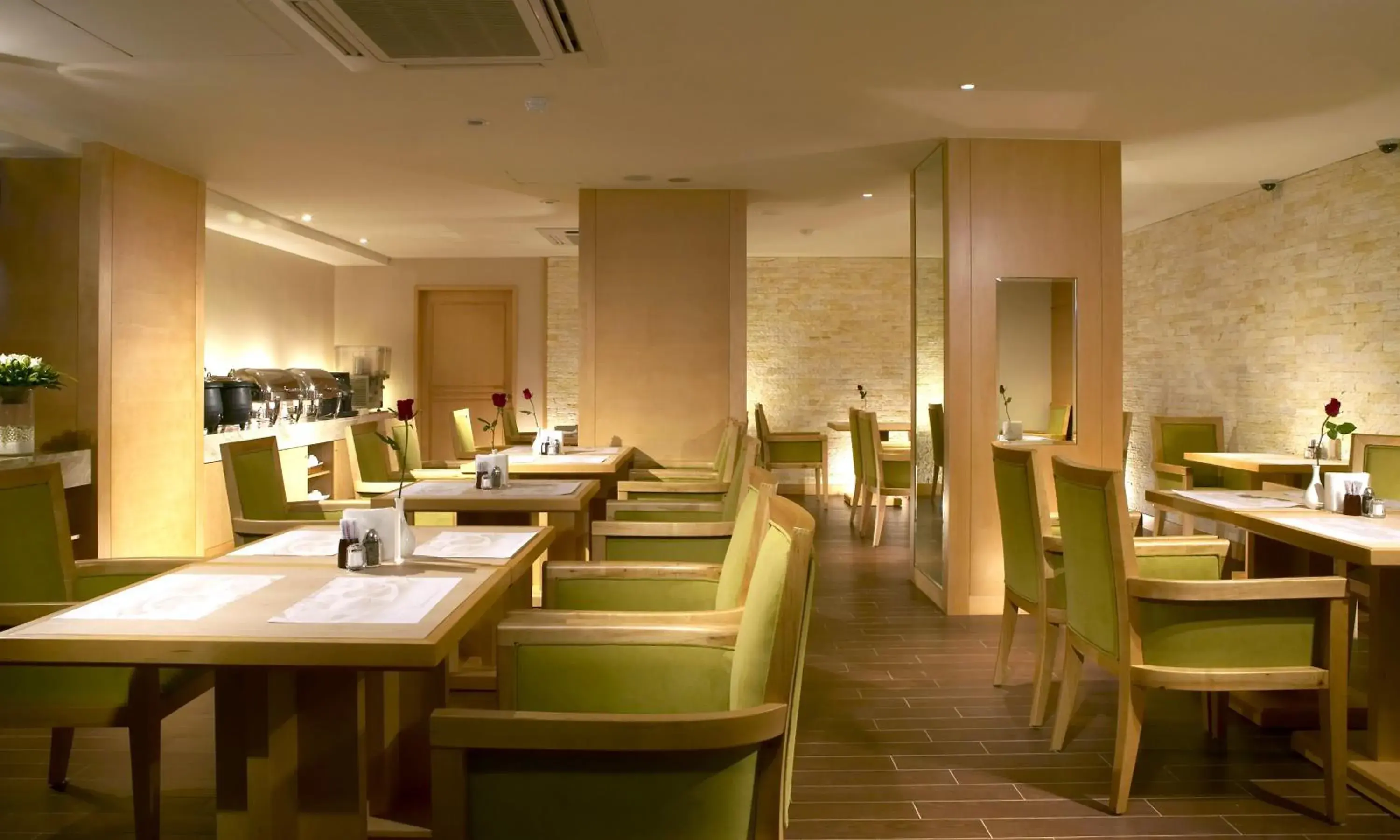 Restaurant/places to eat in 晶樺商務飯店 鄰近羅東車站 Restaurant/places to eat in 晶樺商務飯店 鄰近羅東車站