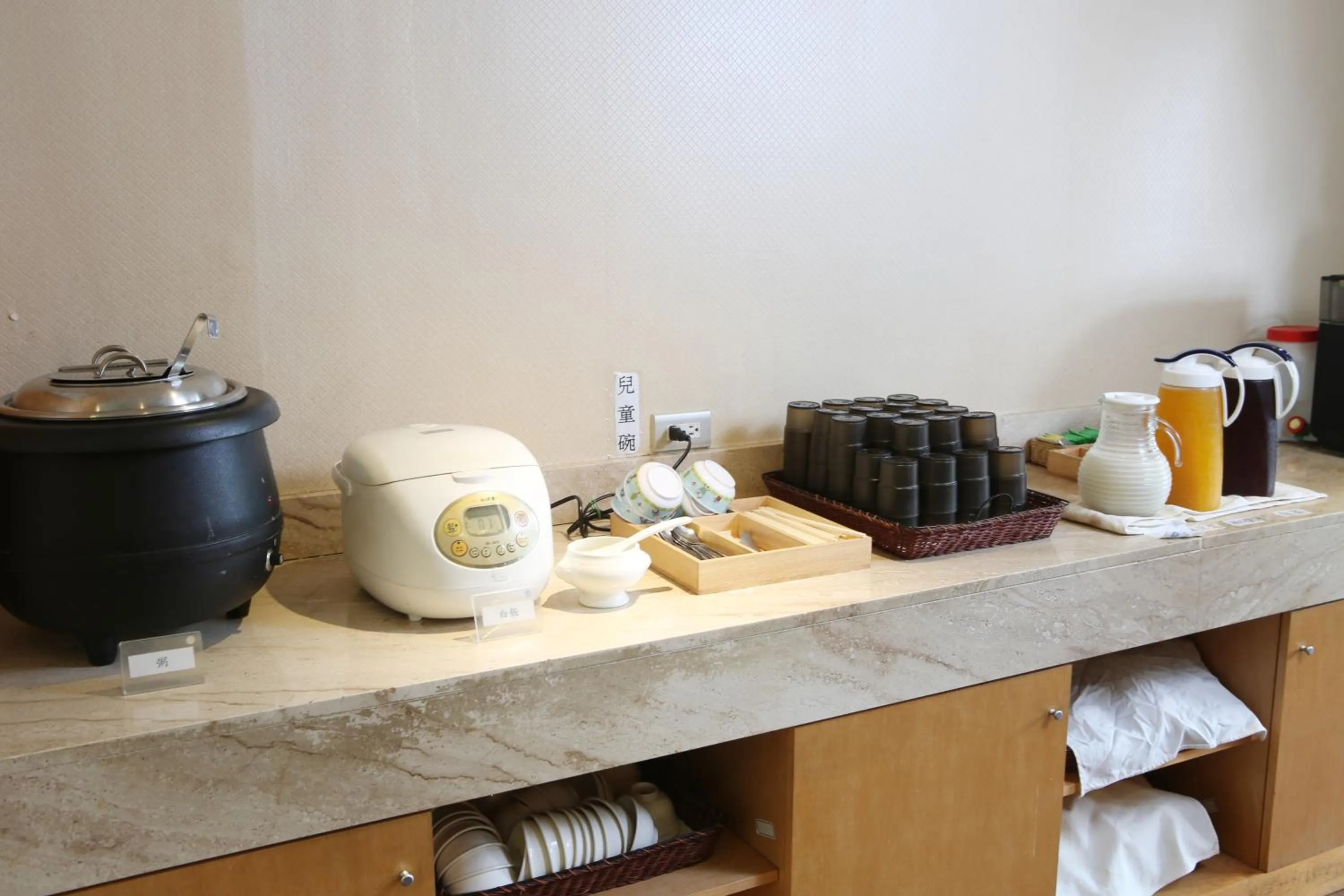 Buffet breakfast in 晶樺商務飯店 鄰近羅東車站