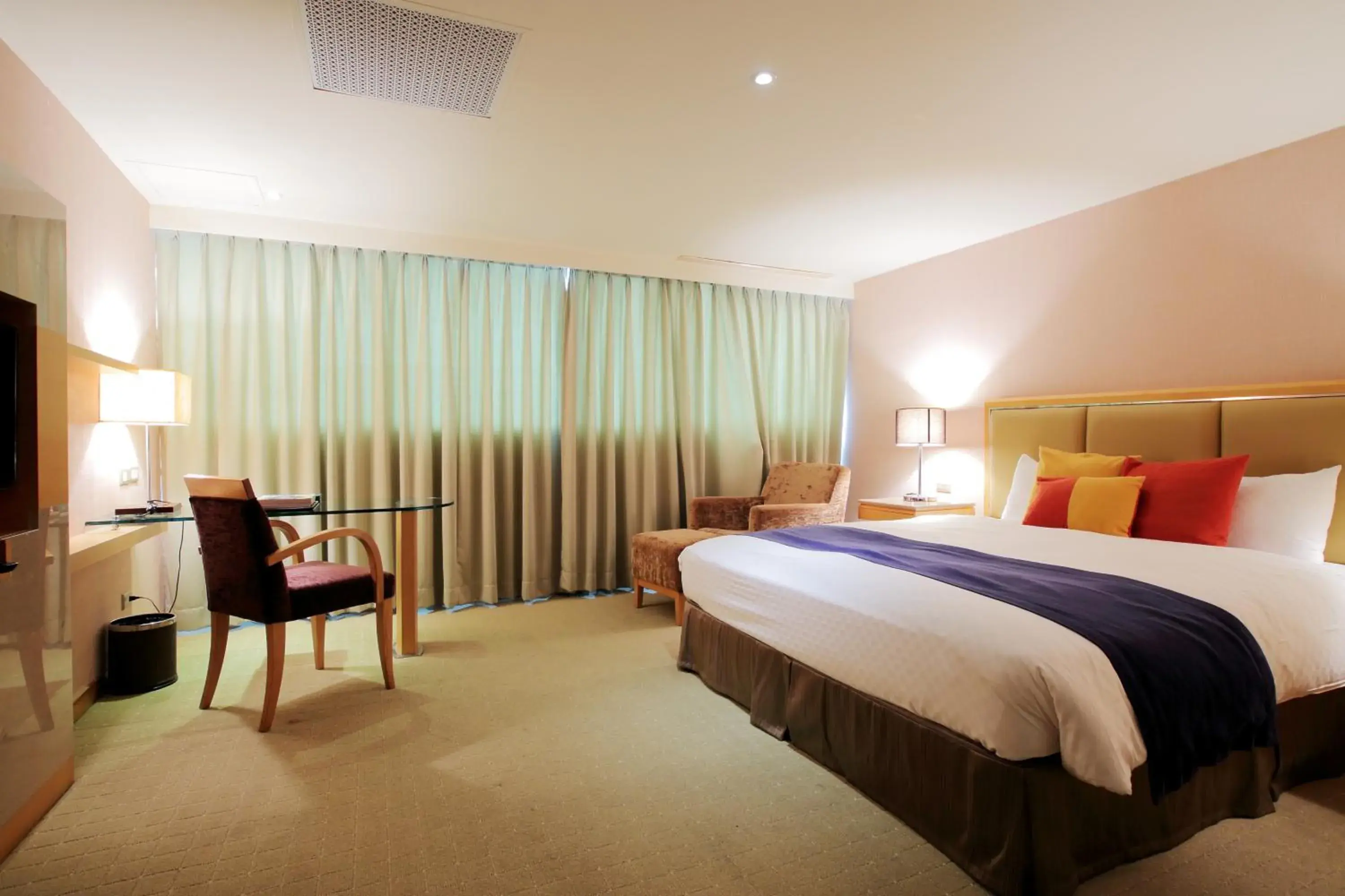 Photo of the whole room, Bed in 晶樺商務飯店 鄰近羅東車站 Photo of the whole room, Bed in 晶樺商務飯店 鄰近羅東車站