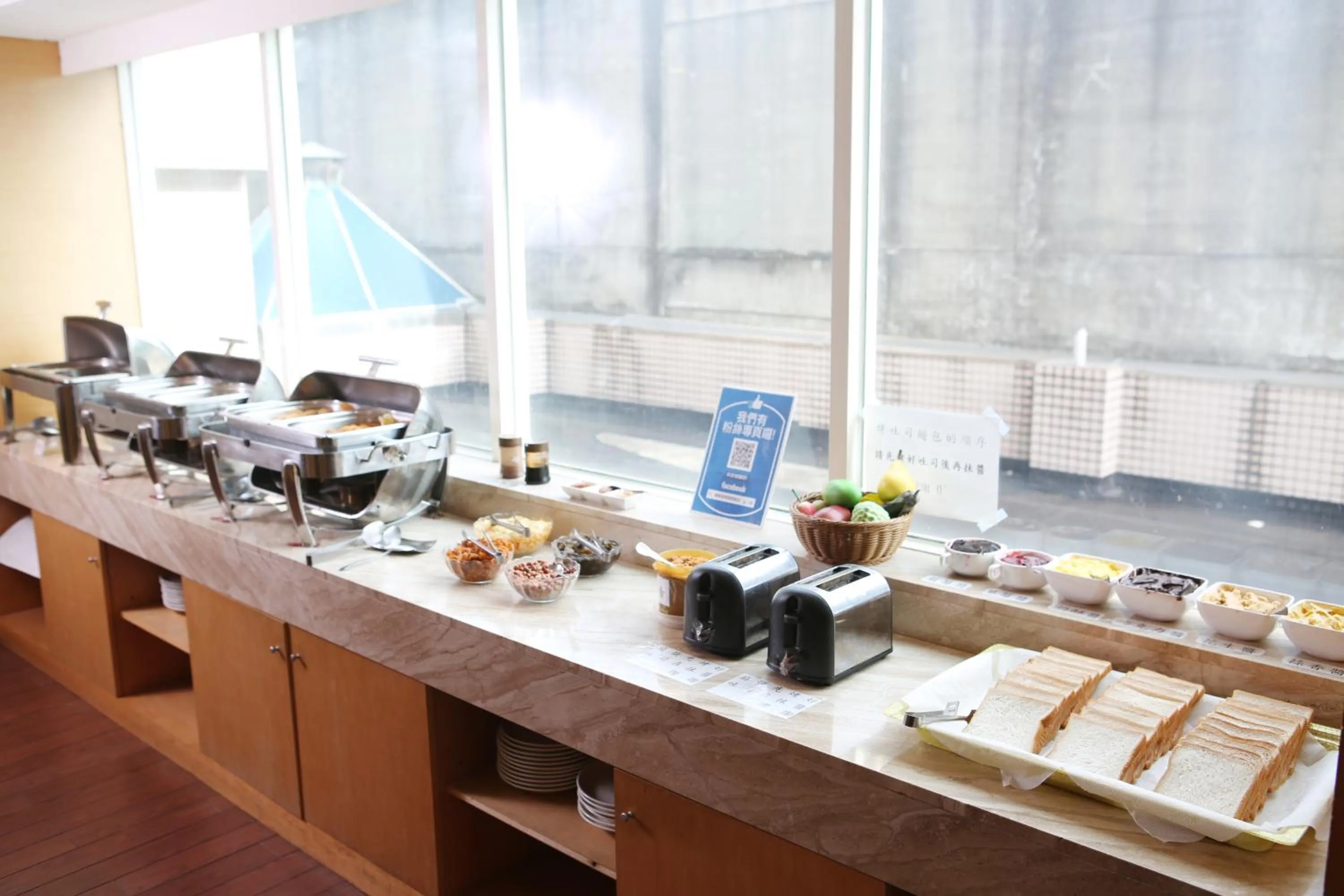 Buffet breakfast in 晶樺商務飯店 鄰近羅東車站