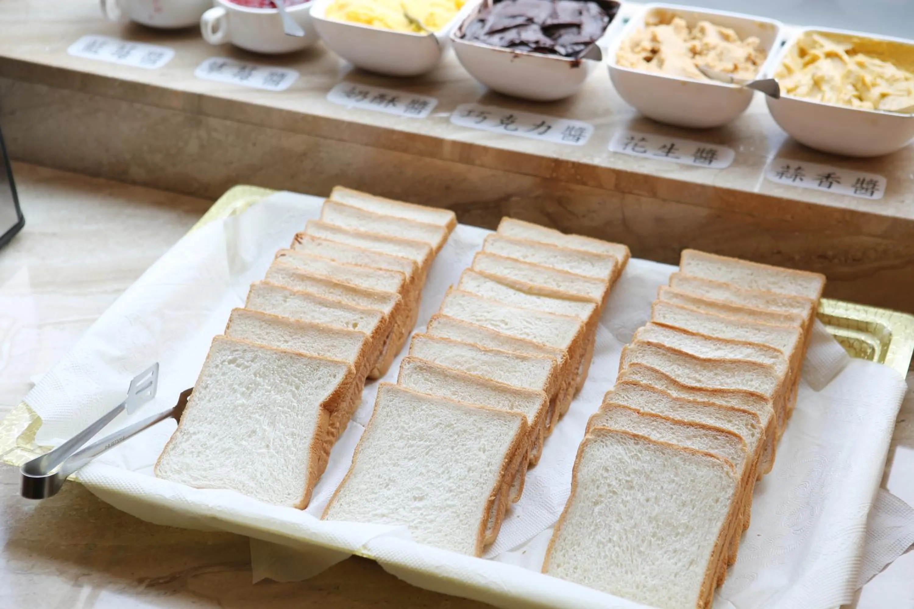 Buffet breakfast in 晶樺商務飯店 鄰近羅東車站