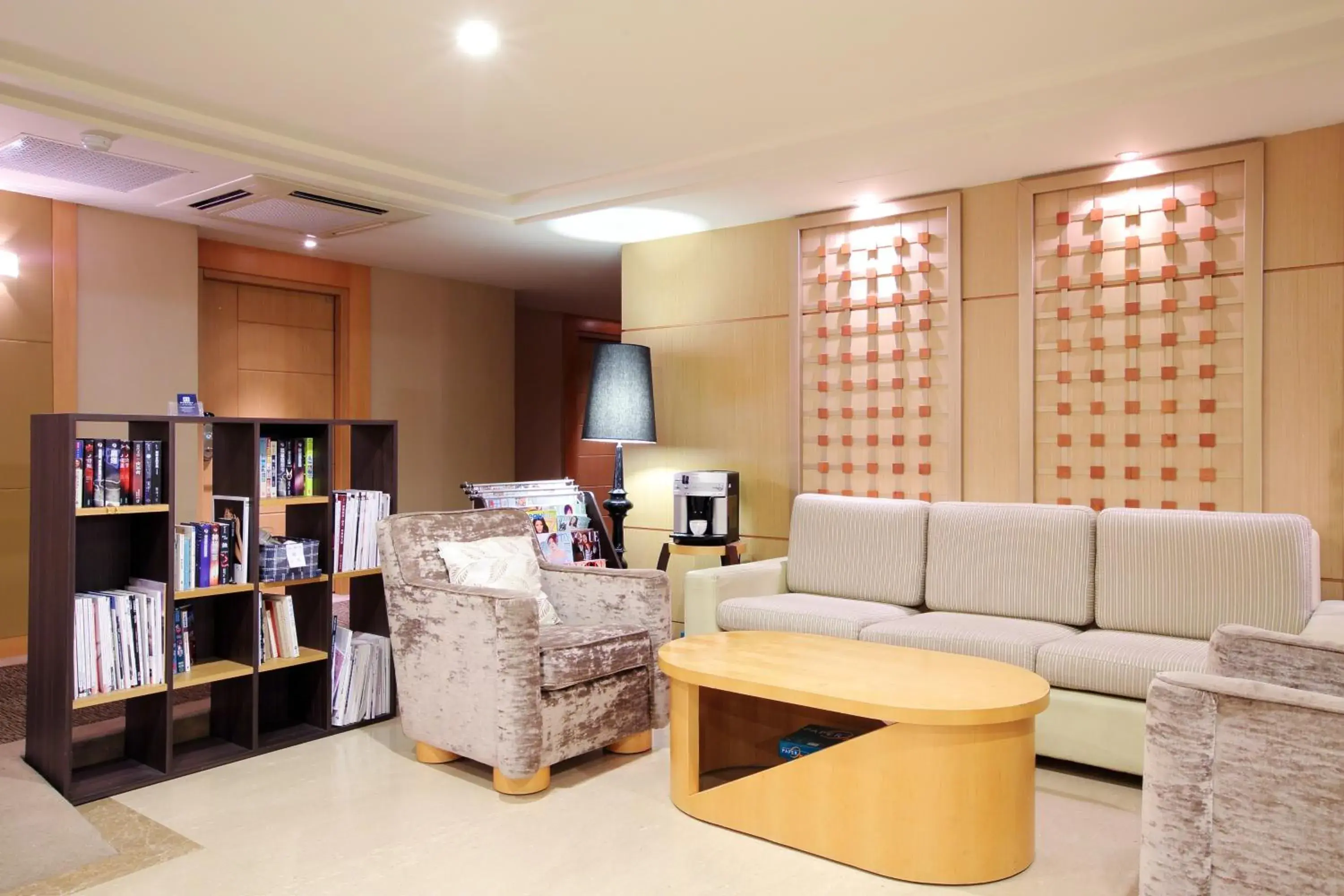 Facade/entrance in 晶樺商務飯店 鄰近羅東車站 Facade/entrance in 晶樺商務飯店 鄰近羅東車站