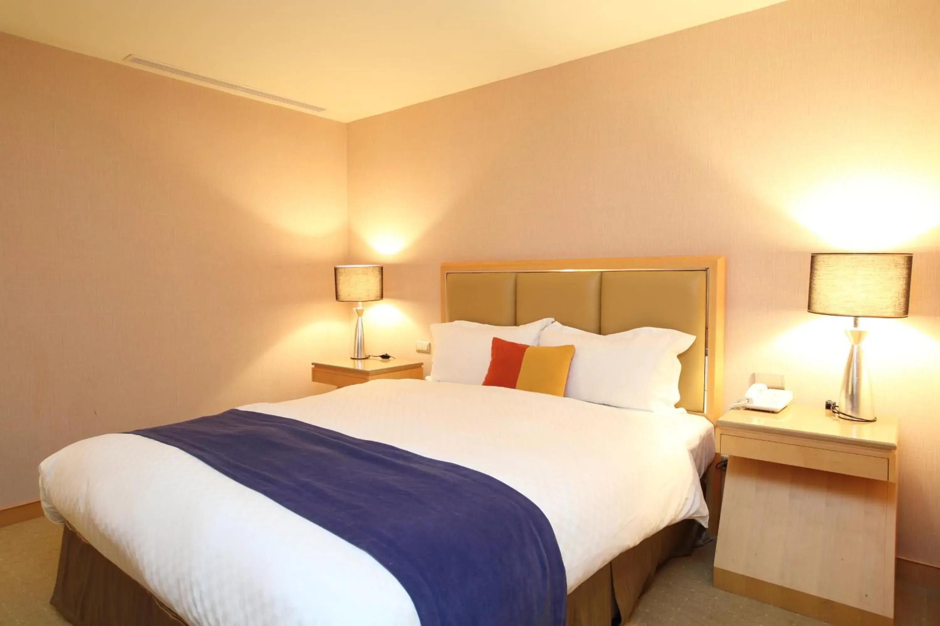 Photo of the whole room, Bed in 晶樺商務飯店 鄰近羅東車站 Photo of the whole room, Bed in 晶樺商務飯店 鄰近羅東車站