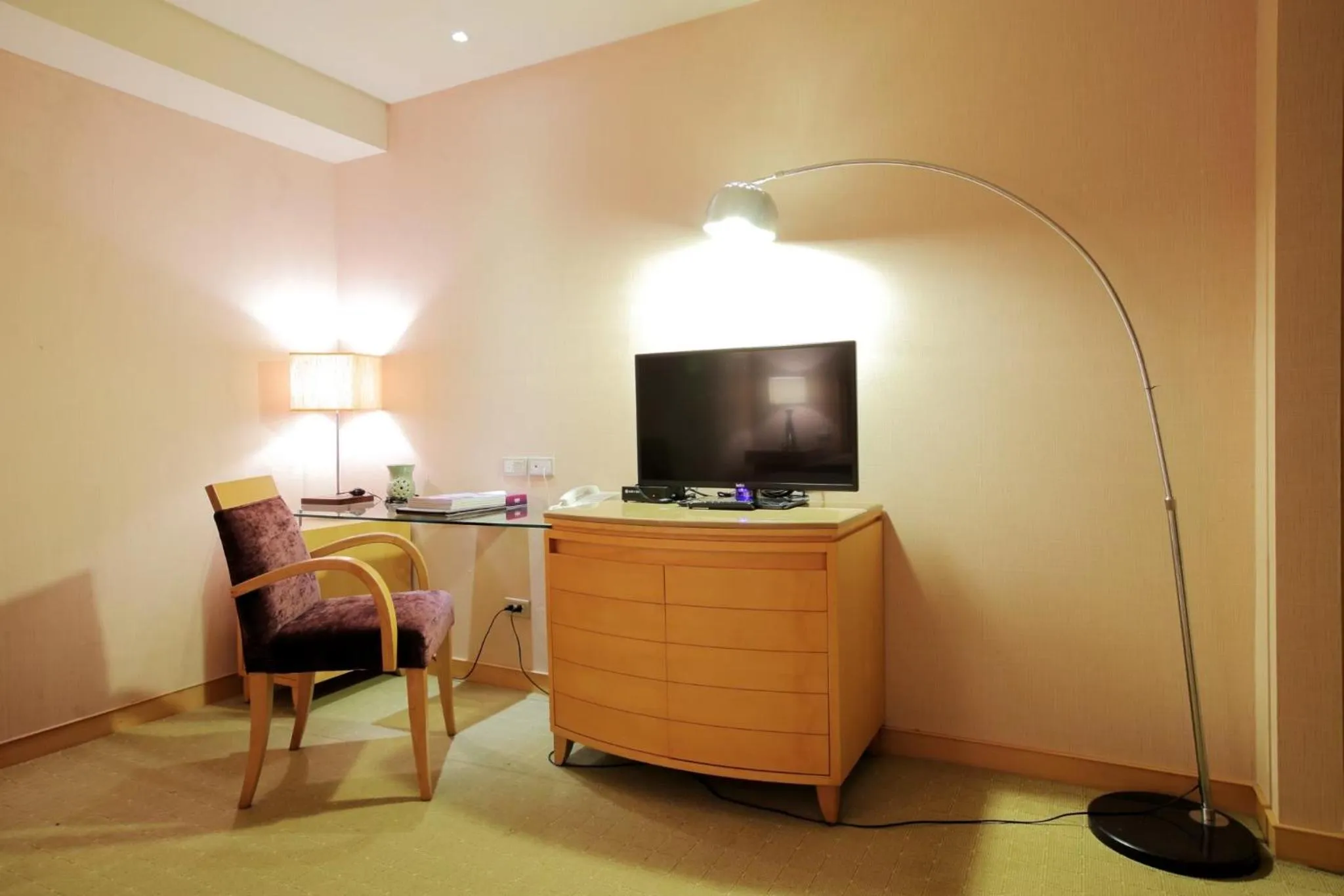 晶樺商務飯店 鄰近羅東車站