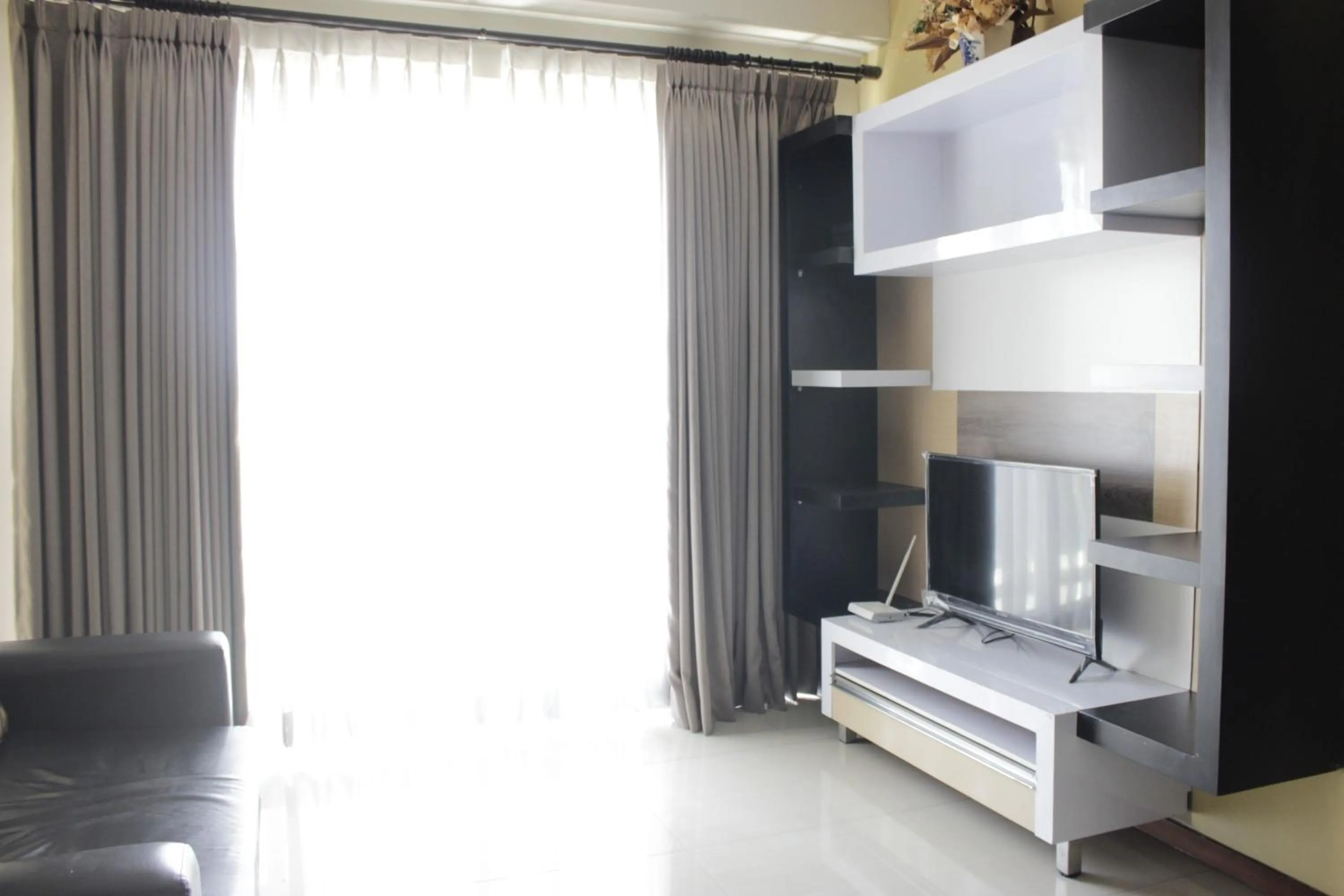 Living room in Spacious 2BR Apartment Gateway Pasteur near Exit Toll 23 By Travelio