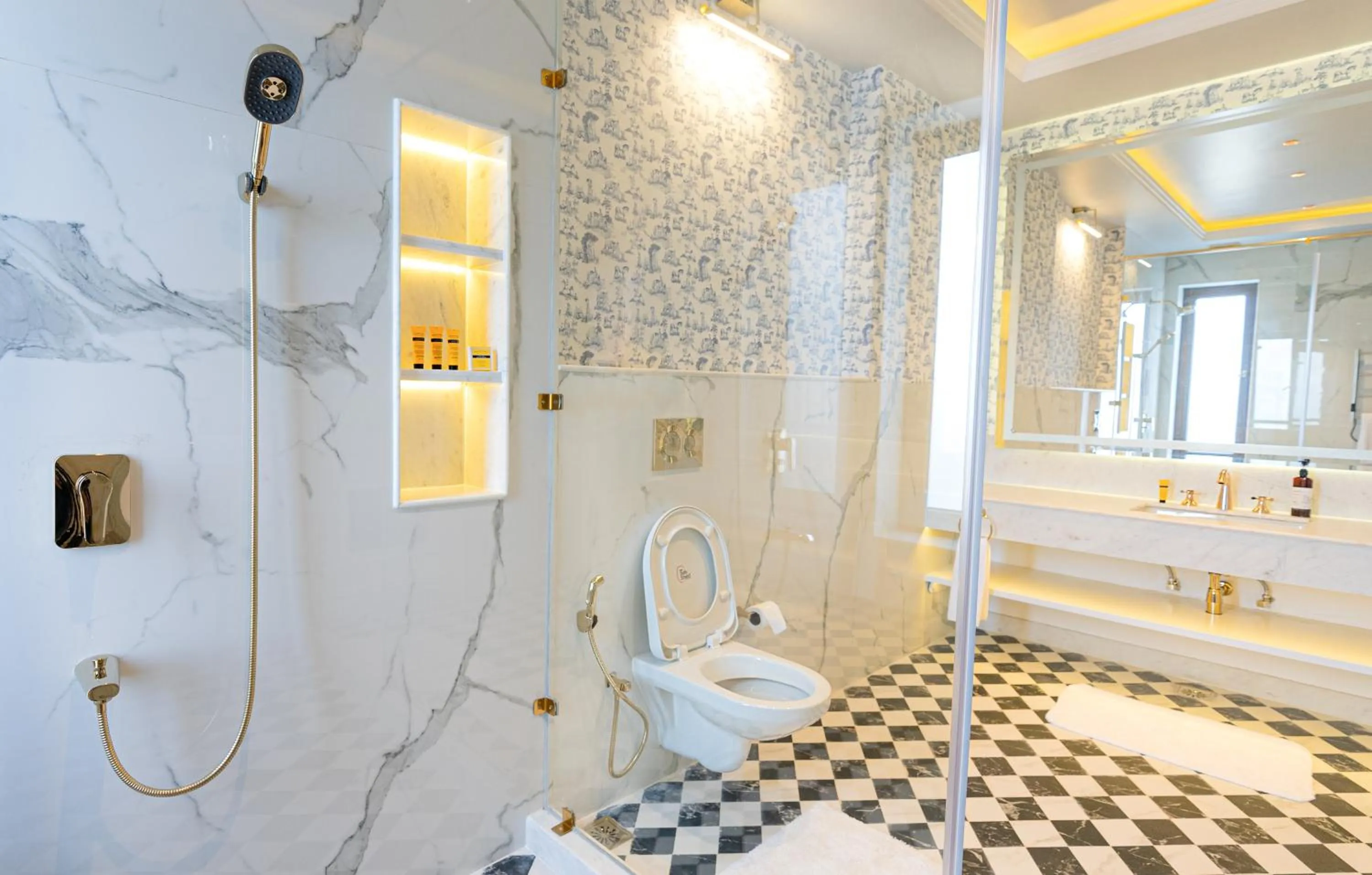 Shower in The Manor Luxury Apartments, Shimla