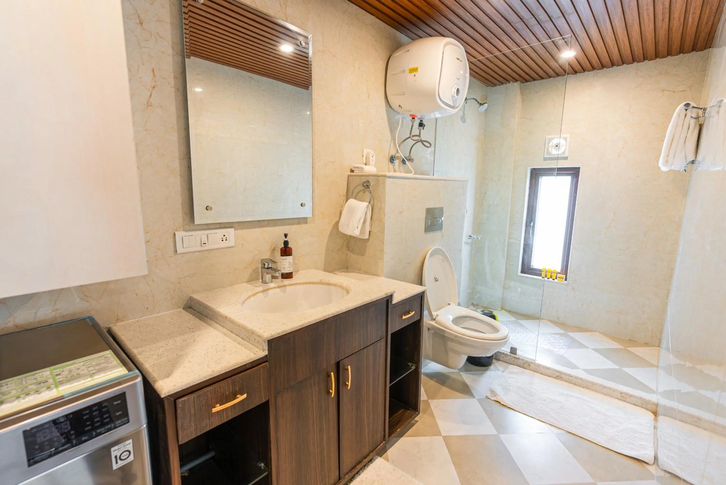 Bathroom in The Manor Luxury Apartments, Shimla