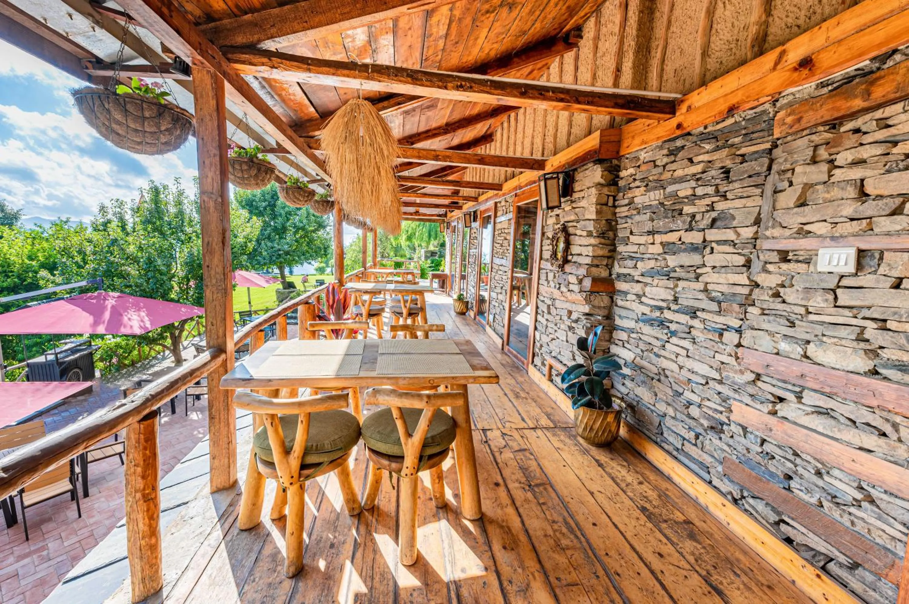 Restaurant/places to eat in The Manor Luxury Apartments, Shimla