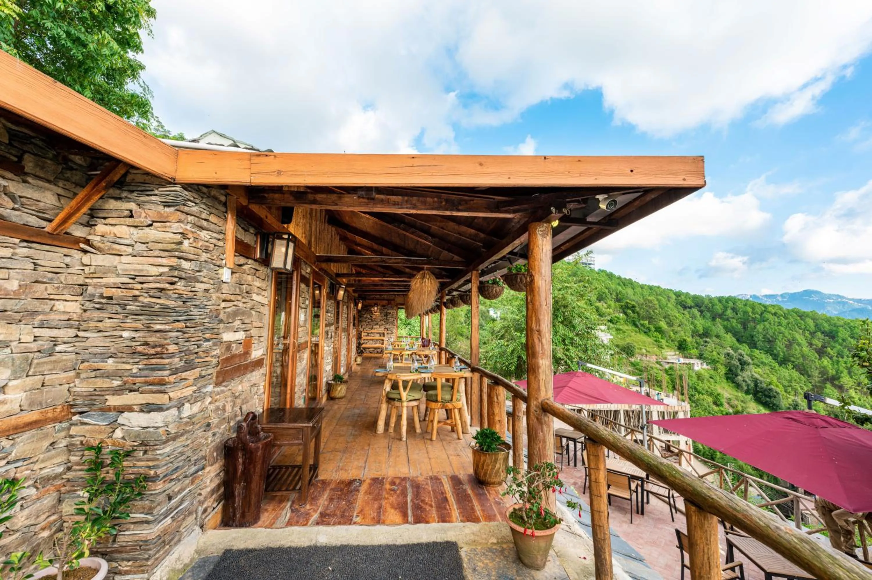 Restaurant/places to eat in The Manor Luxury Apartments, Shimla