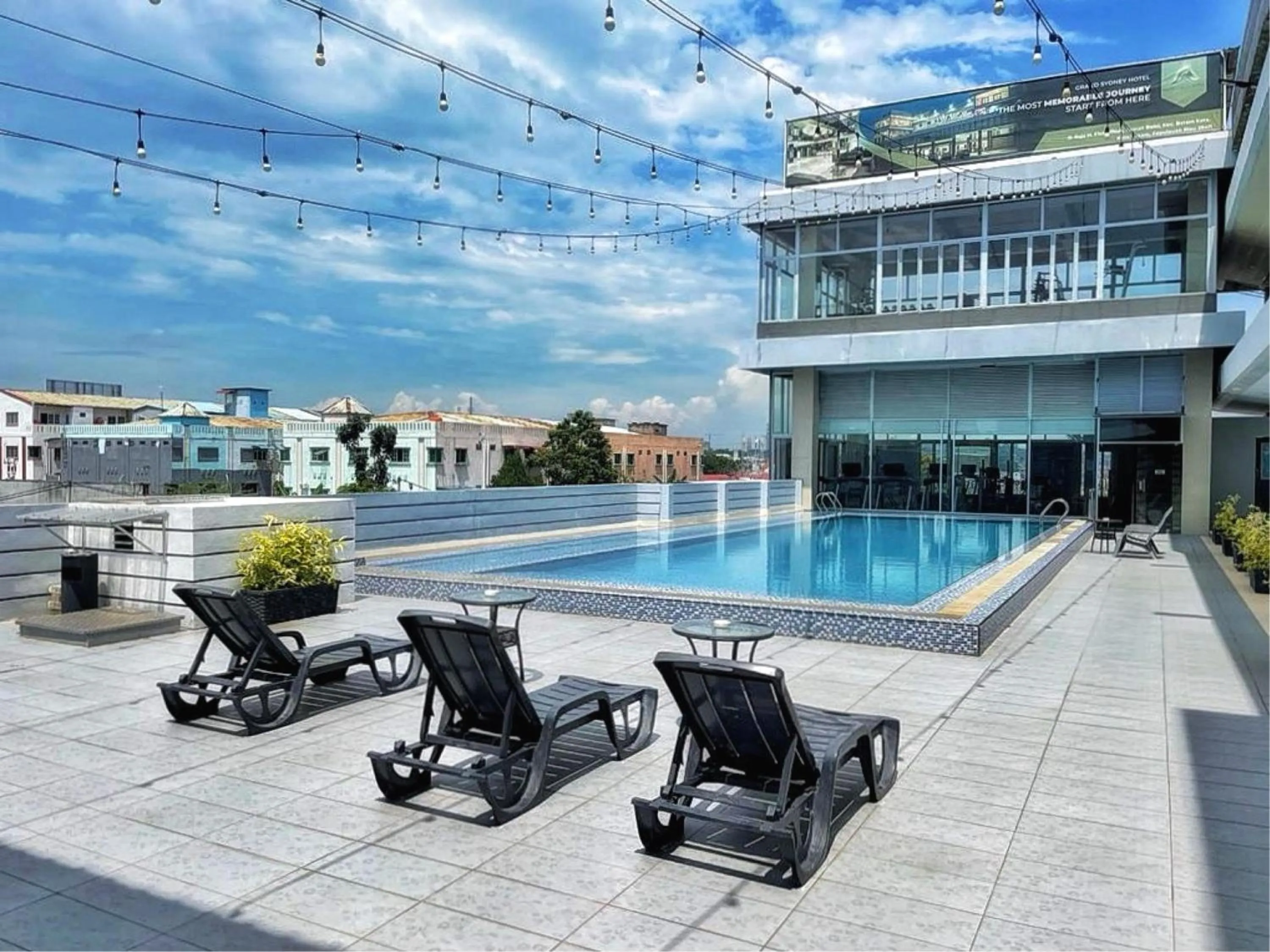 Swimming pool in Grand Sydney Hotel
