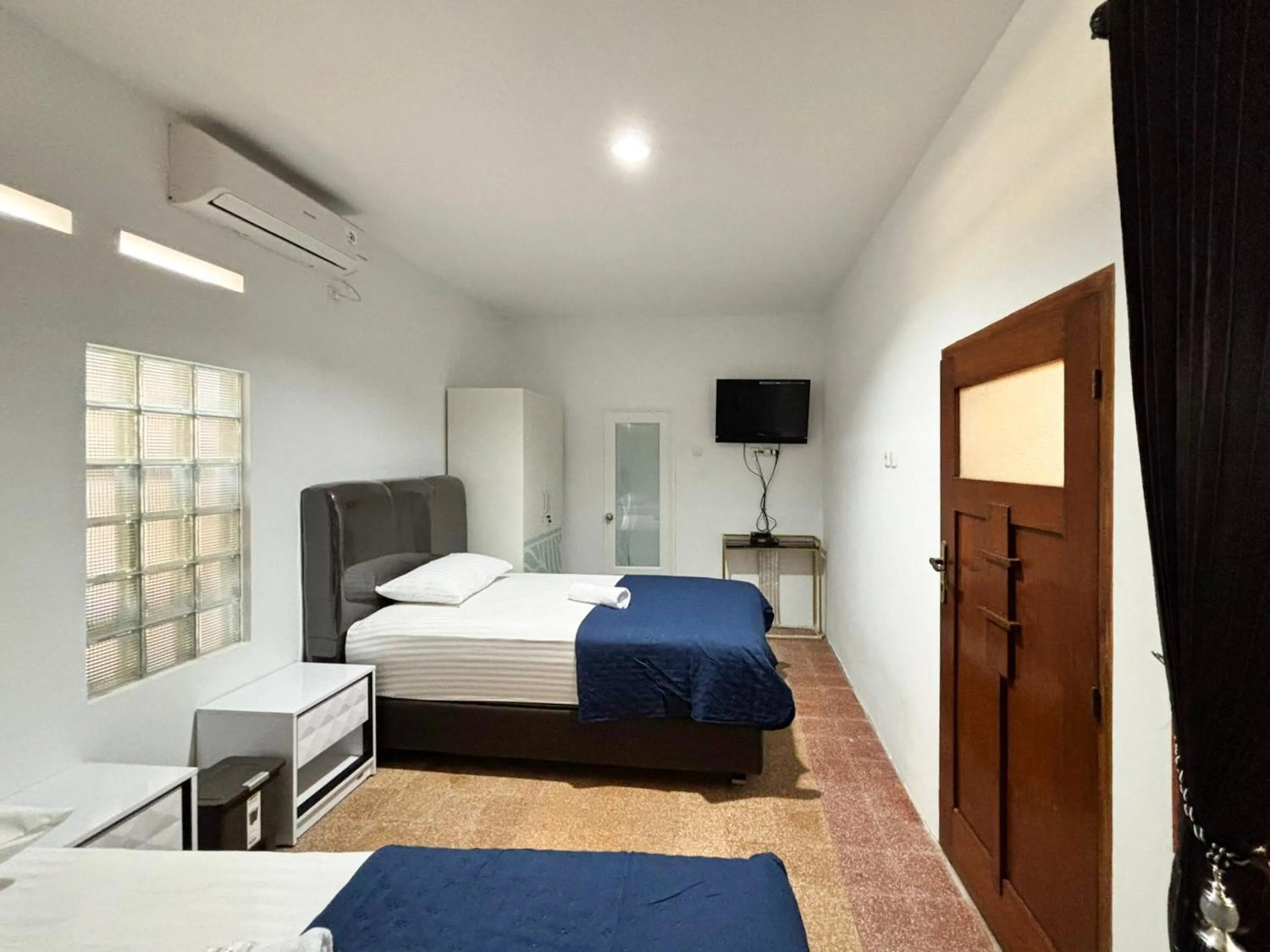 Bedroom, Bed in Tini's Guest House Malang Mitra RedDoorz