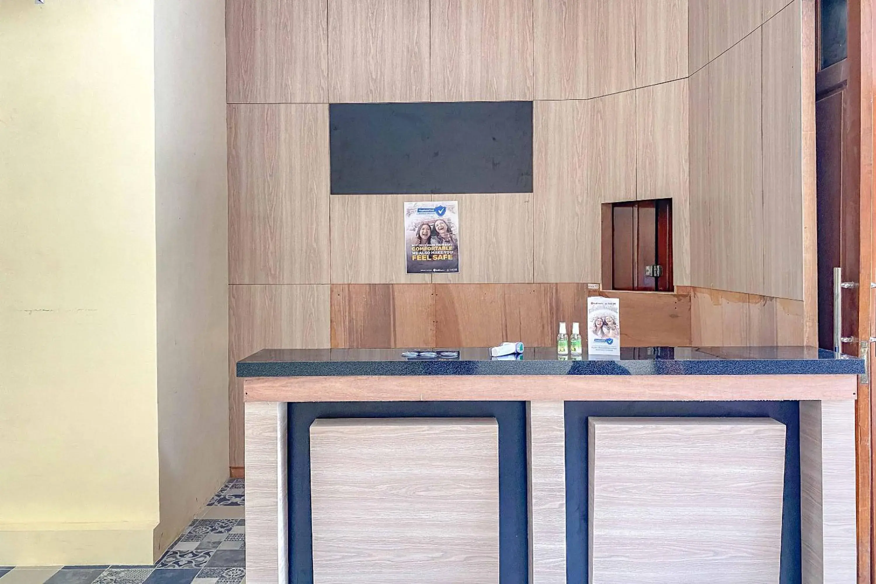 Lobby or reception in Tini's Guest House Malang Mitra RedDoorz Lobby or reception in Tini's Guest House Malang Mitra RedDoorz