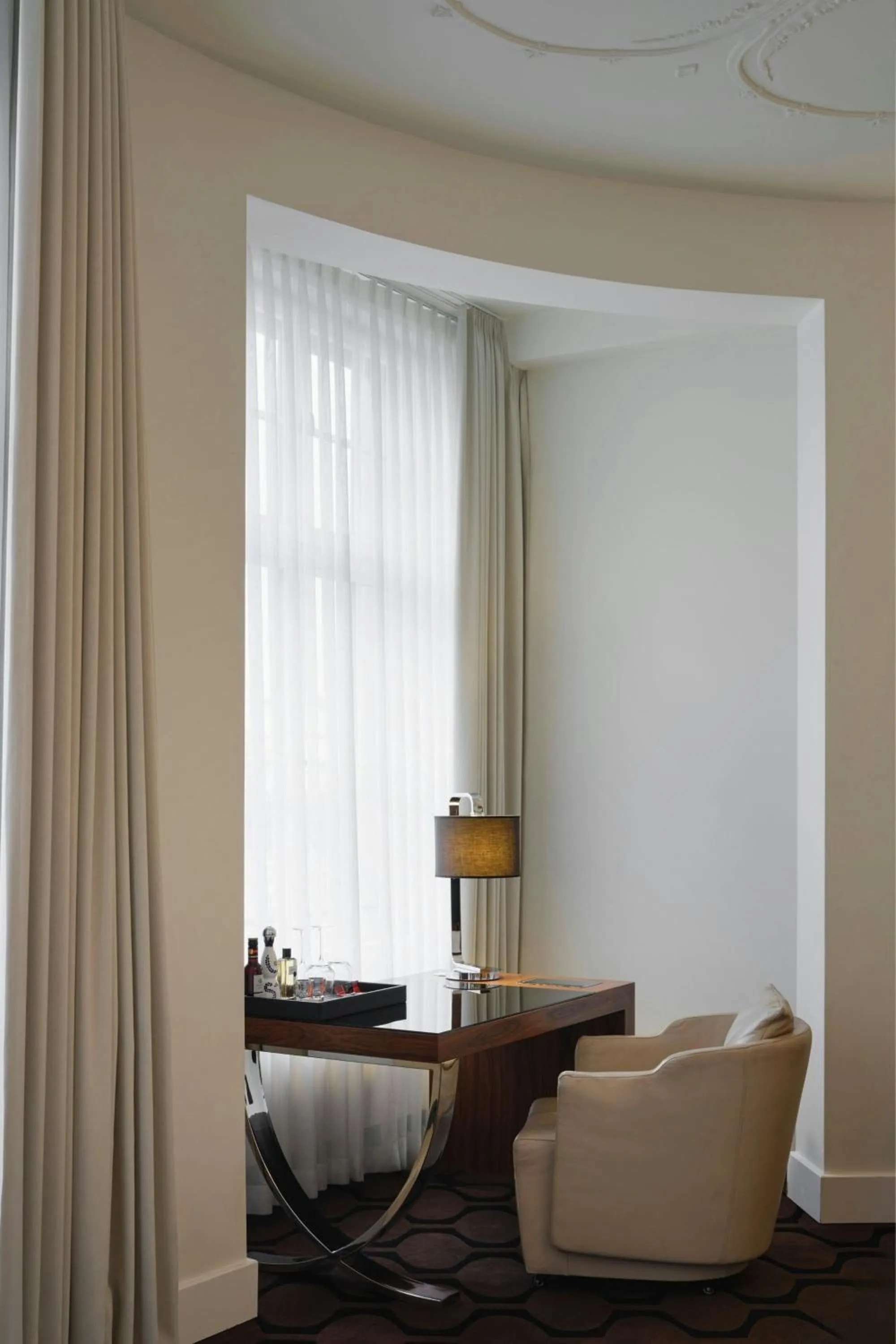 Photo of the whole room in Roomers Berlin Steinplatz, Autograph Collection