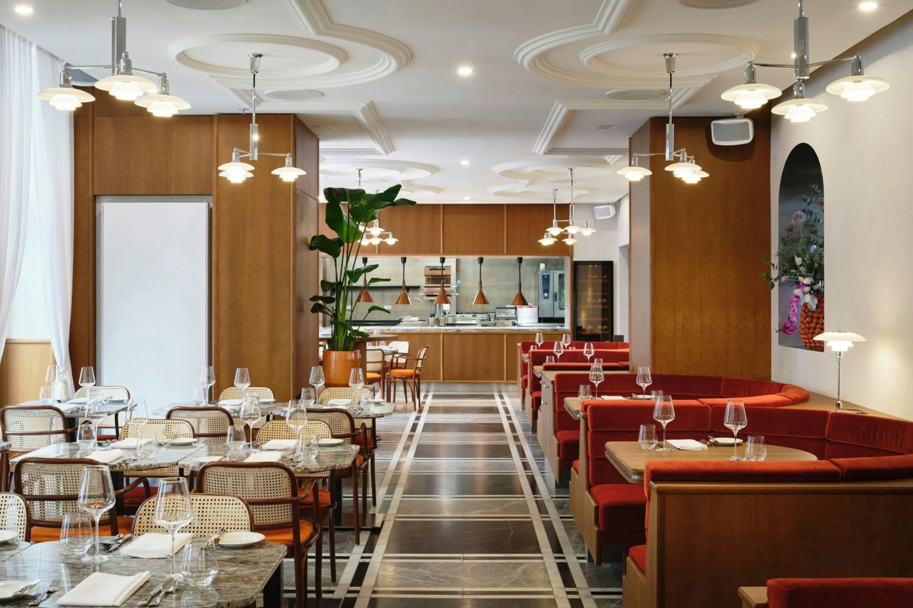 Restaurant/places to eat in Roomers Berlin Steinplatz, Autograph Collection