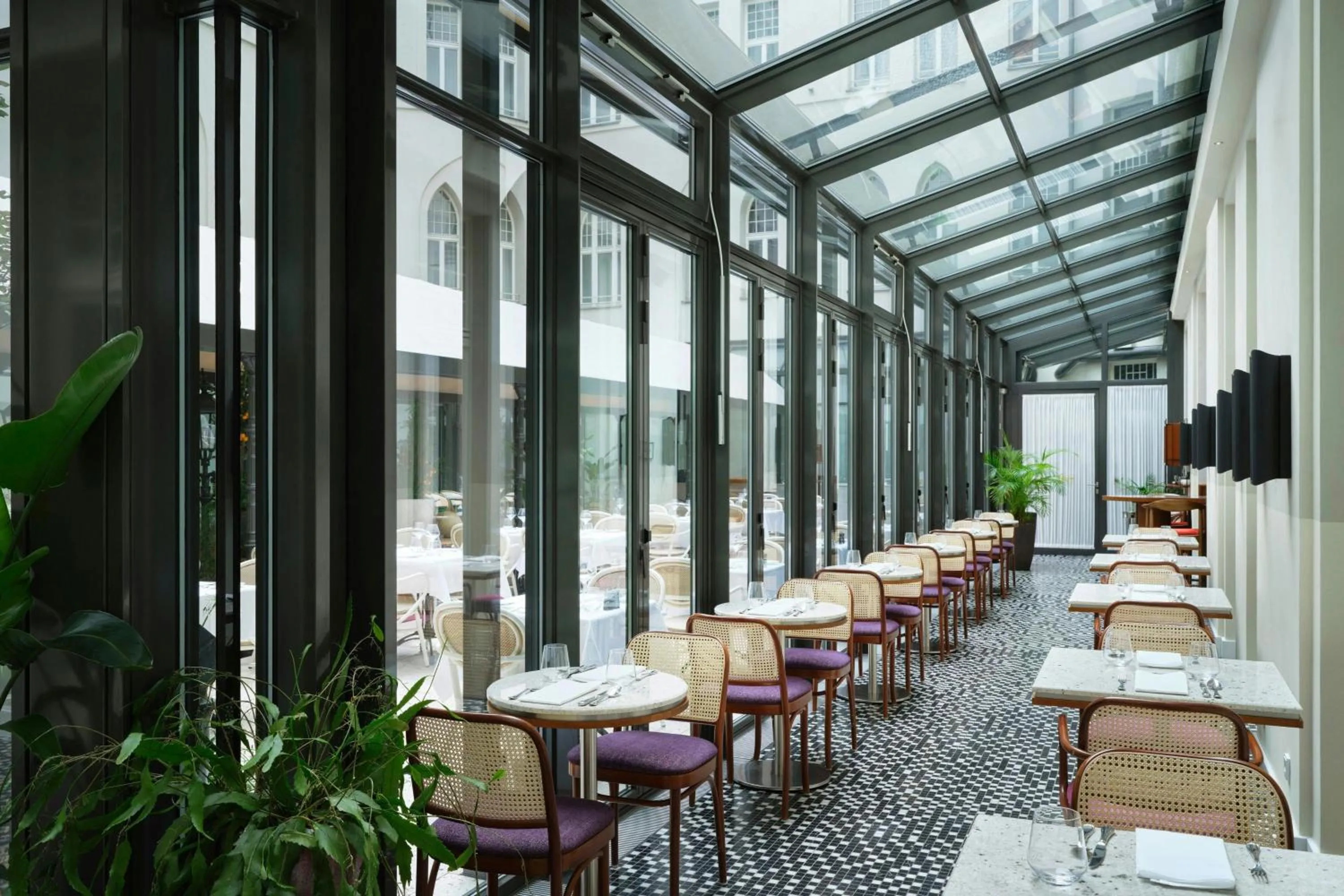 Restaurant/places to eat in Roomers Berlin Steinplatz, Autograph Collection